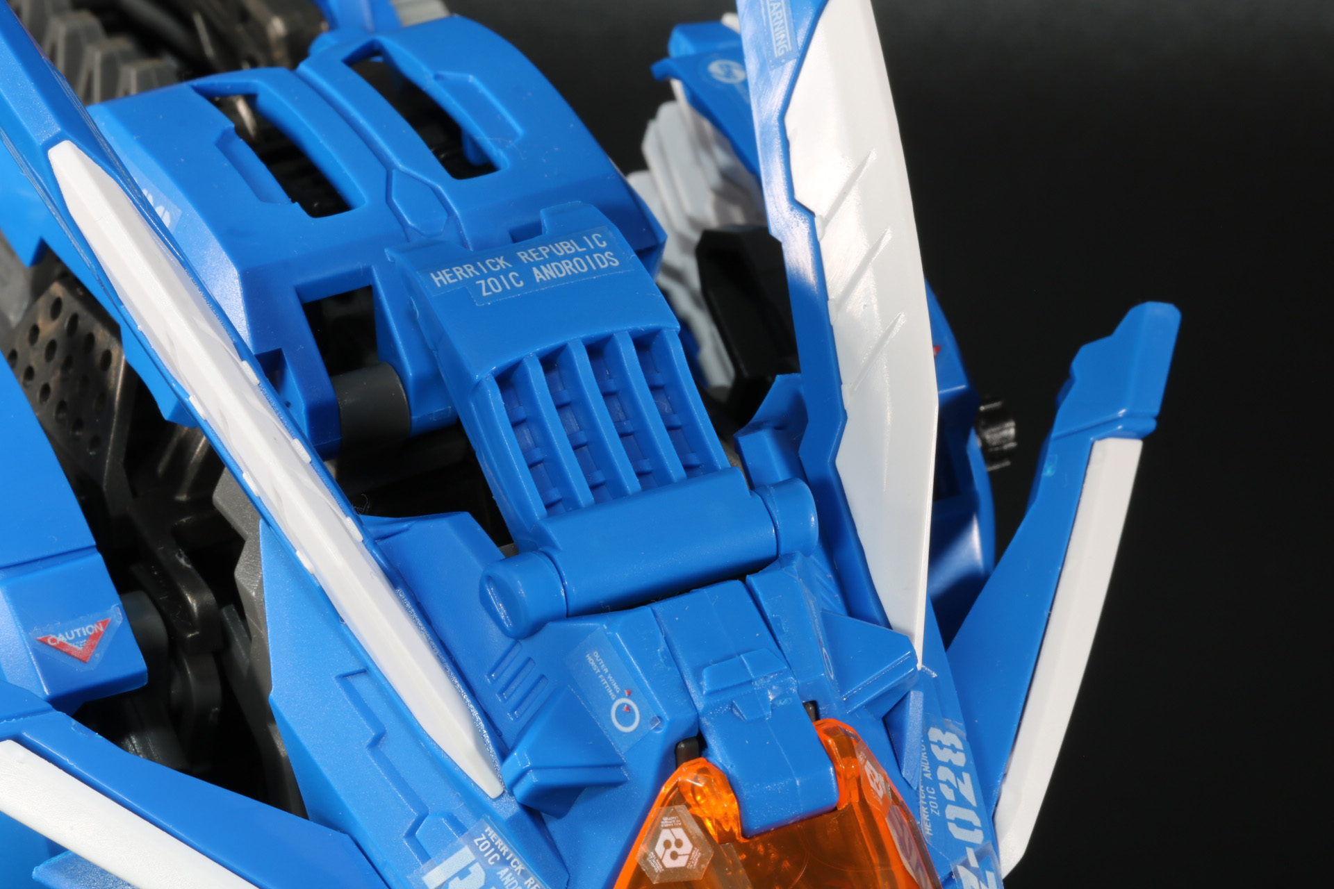 「共和国仕様」のたてがみパーツを装着