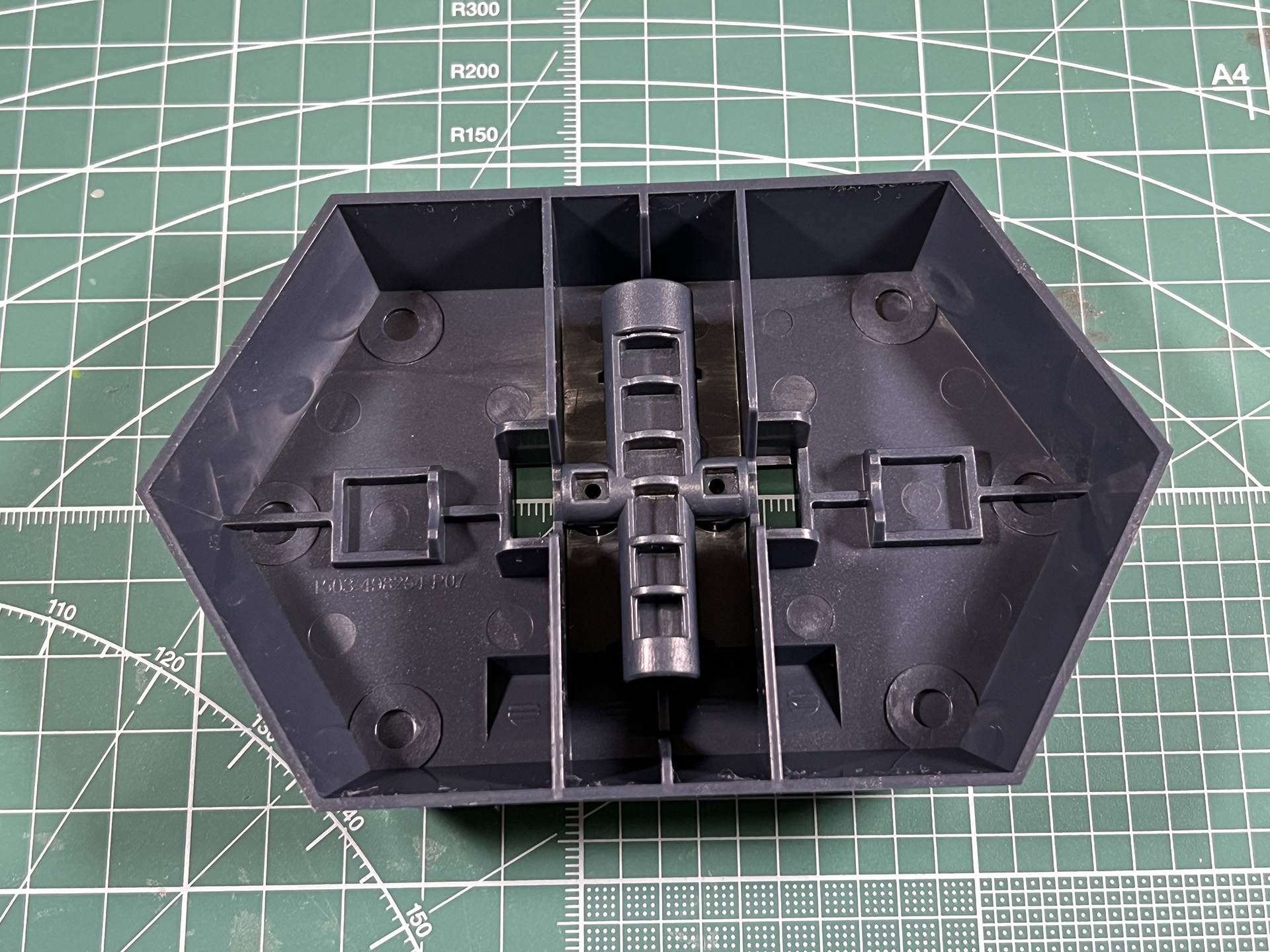 CAP用のレンチを収納することができる