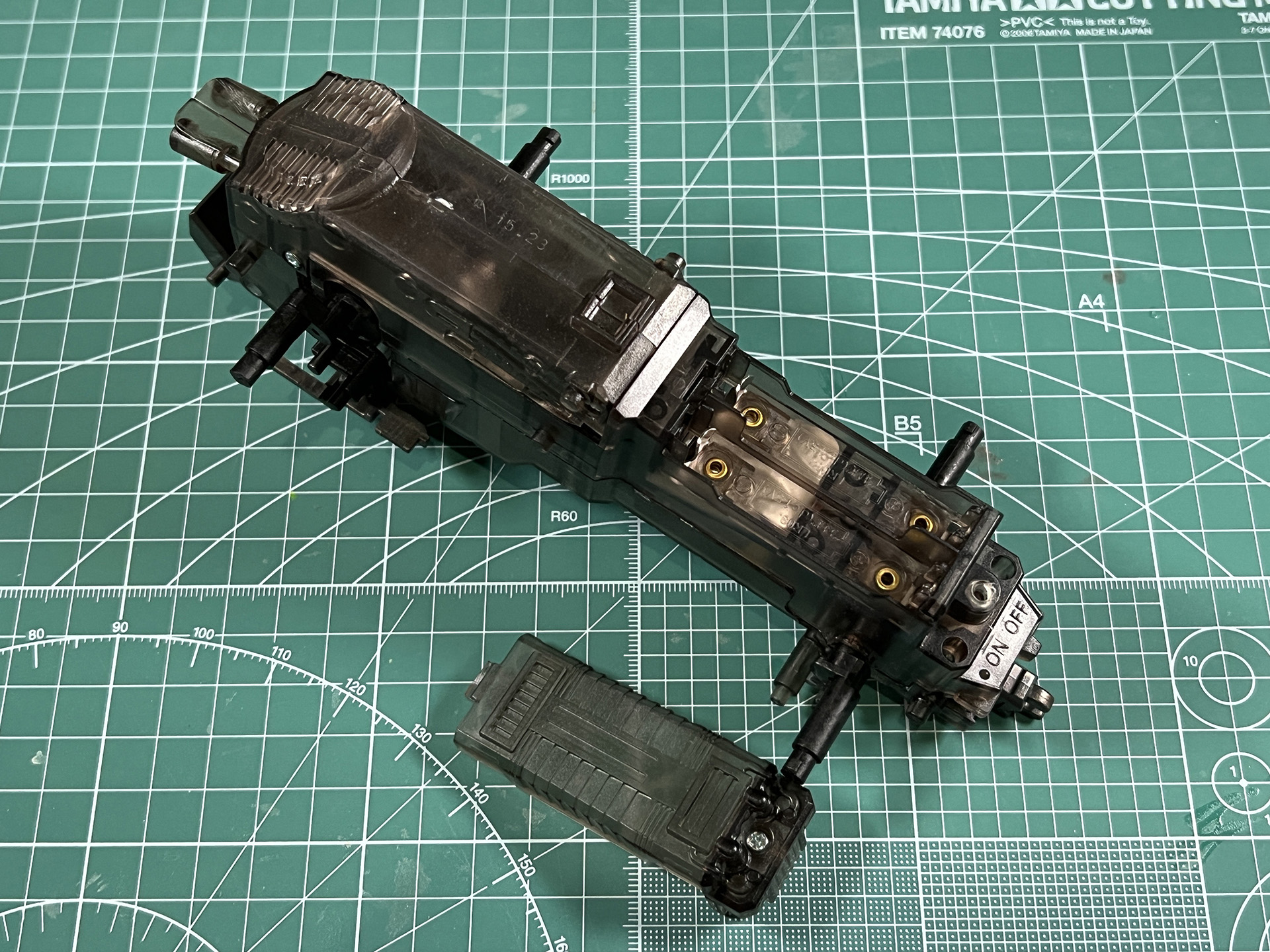 本体裏のジョイント部分とディスプレイ台座と合わせて飾ることができる