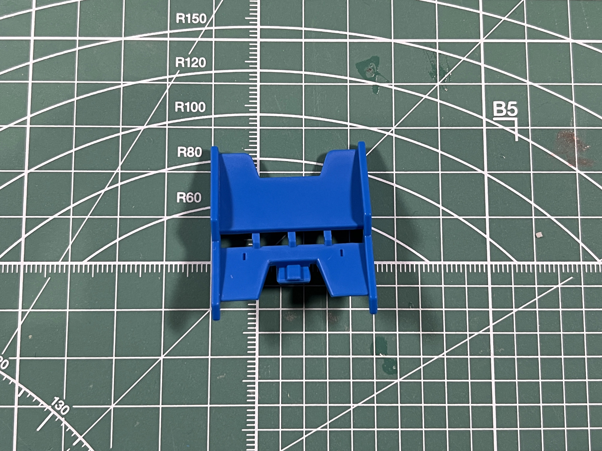 腰部のパーツはスライド式で差し込む形となっている