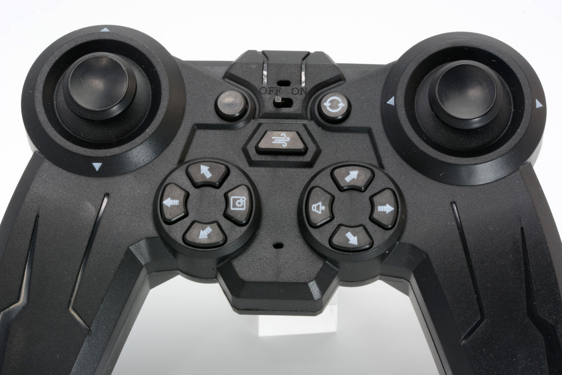 ボタンで平行移動や煙/サウンドのON/OFFが可能。プログラム走行もできる