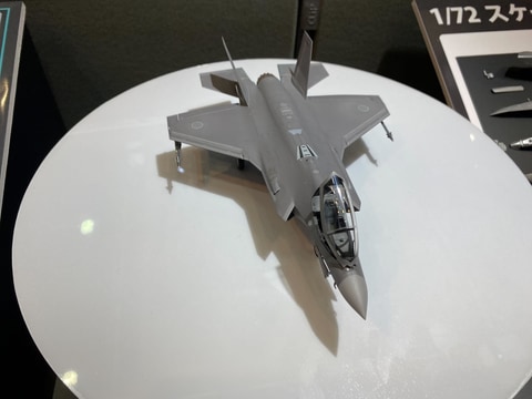 タミヤ F-35A 1/72プラモデル完成品 第301飛行隊パッチ付き 航空自衛隊F-35A ライトニングII 第301飛行隊 50周年記念特別