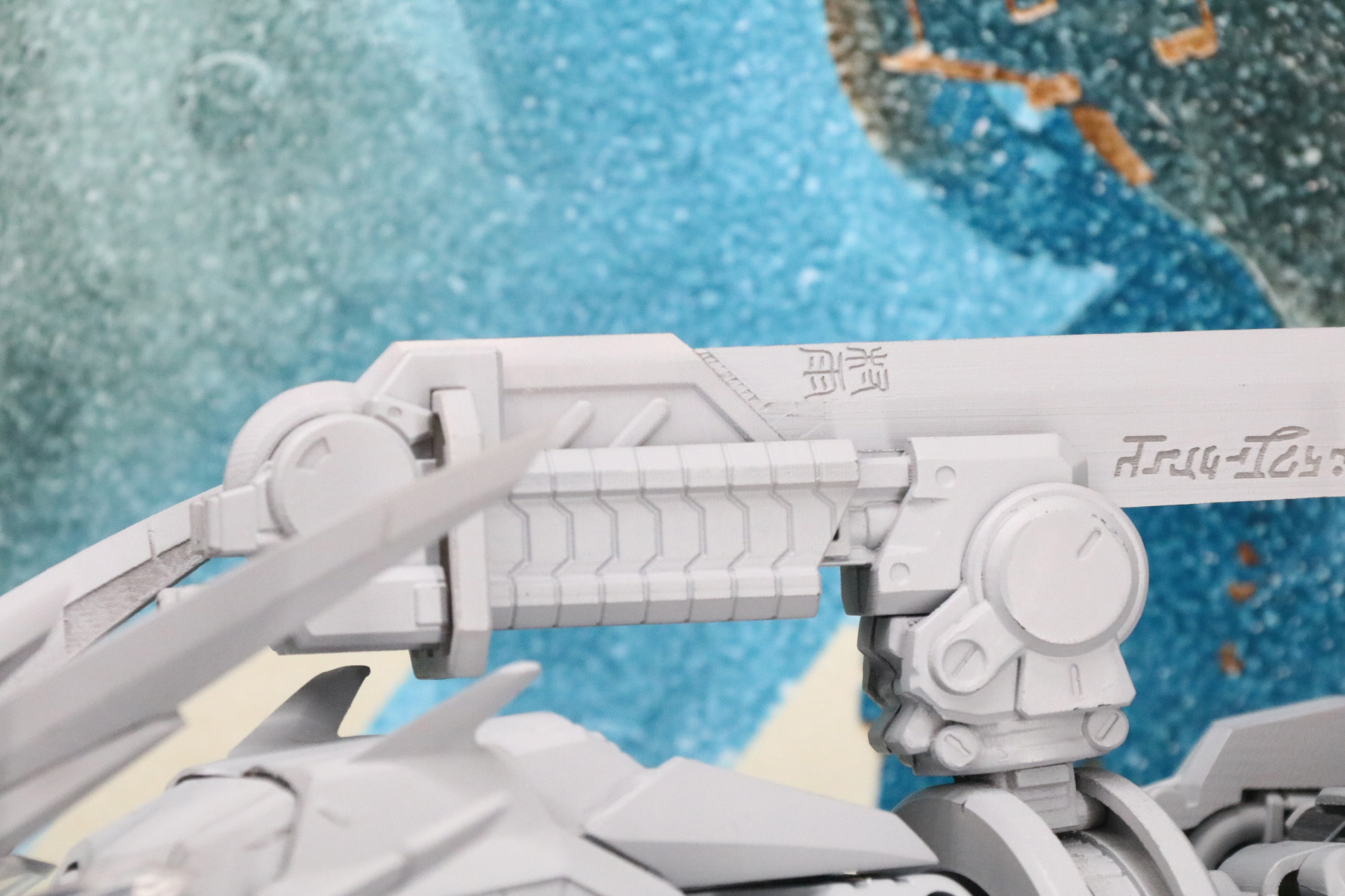 刀身には「村雨」に似た文字やゾイド文字の造形が施されている