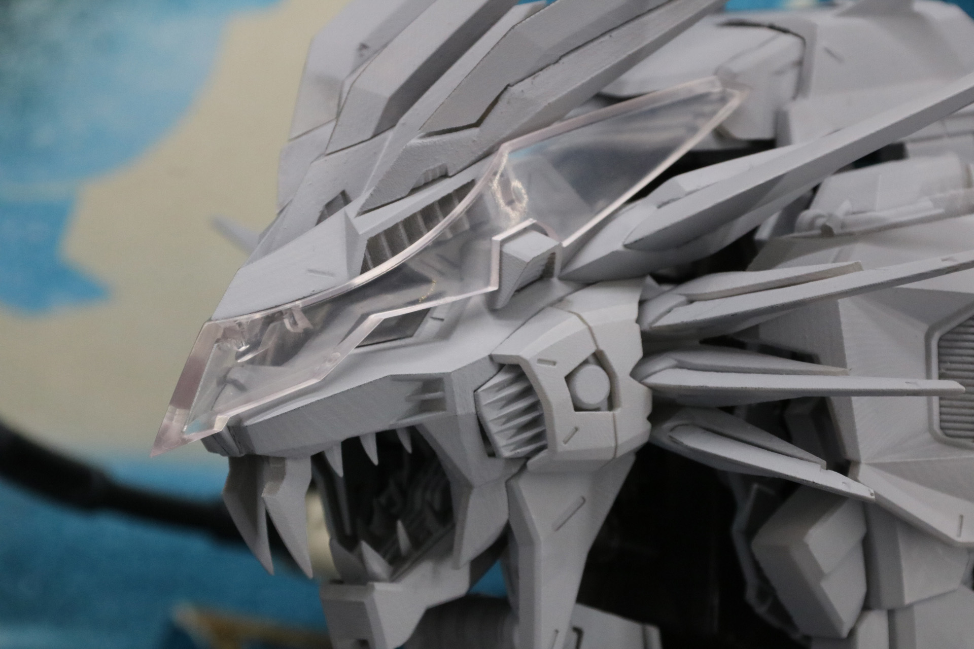 目元の上にバイザーを持った「ムラサメライガー」。本キットのLED発光にあわせたクリアパーツが使用されるとのこと