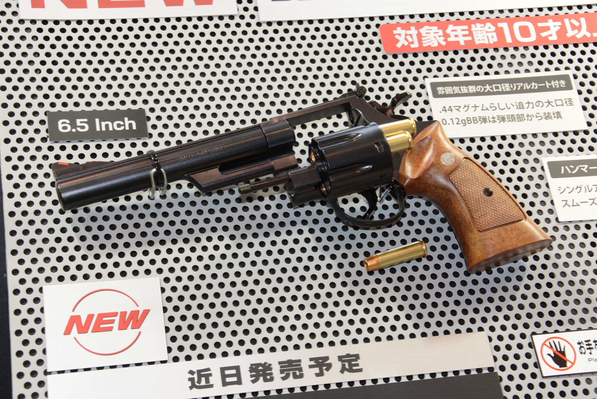 大型で迫力のあるリボルバー拳銃を再現。6.5インチと、4インチの2バージョンを発表