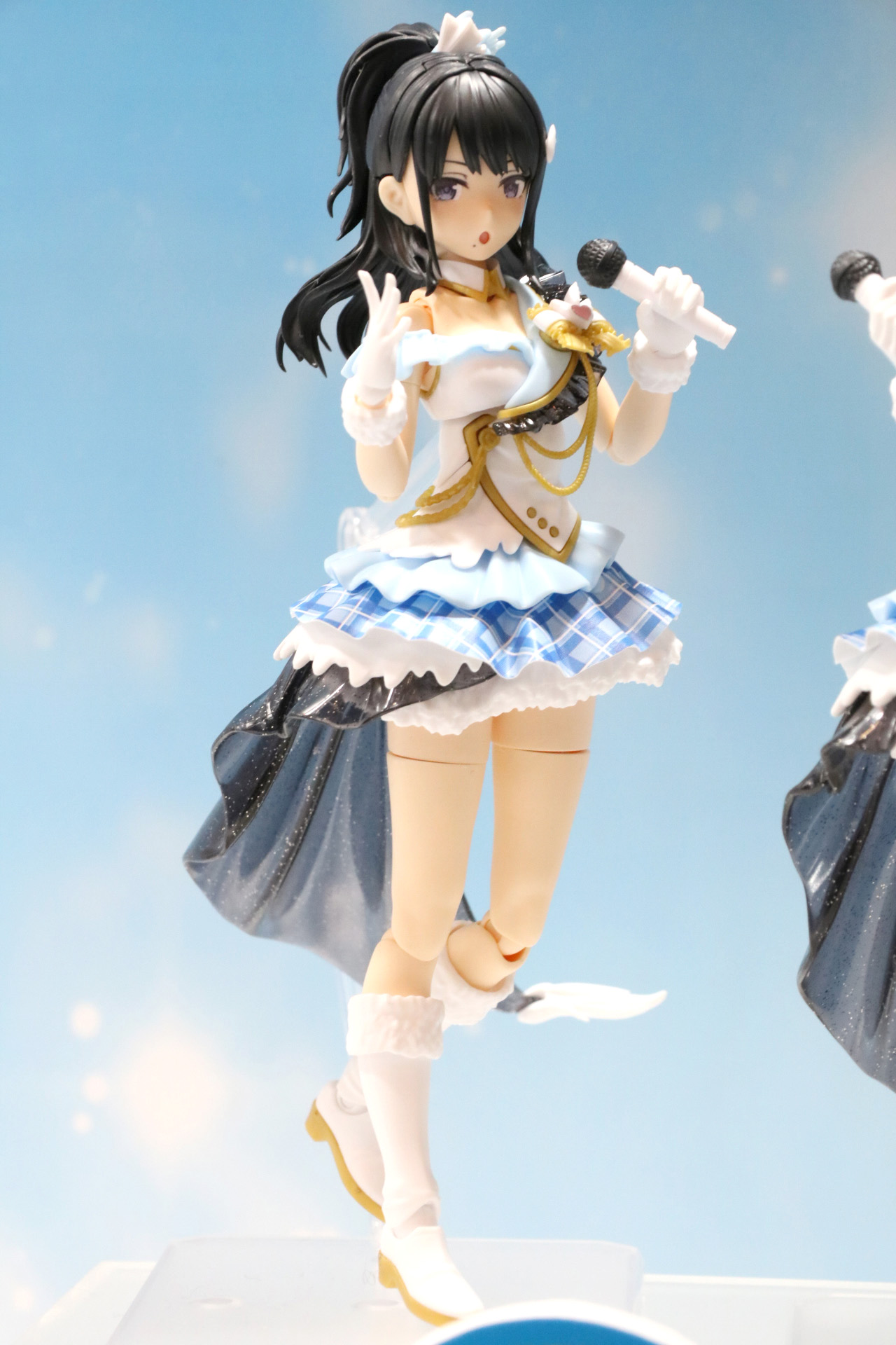 風野灯織は凛とした表情や少し緊張しているような雰囲気が感じられる