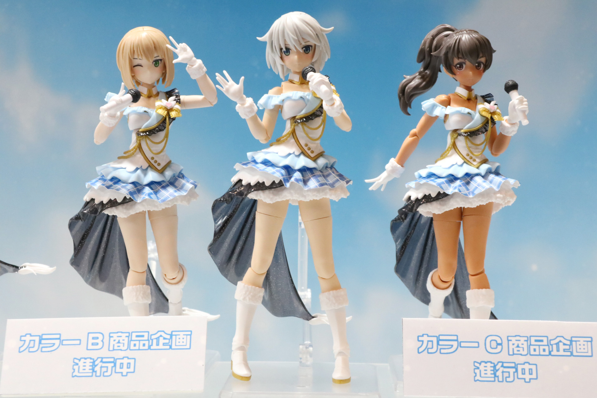 「30MS」のティアーシャ（左）、リシェッタ（中央）、ルルチェ（右）に「30MS オプションボディパーツ ビヨンドザブルースカイ1［カラー1］」をあわせた展示も公開