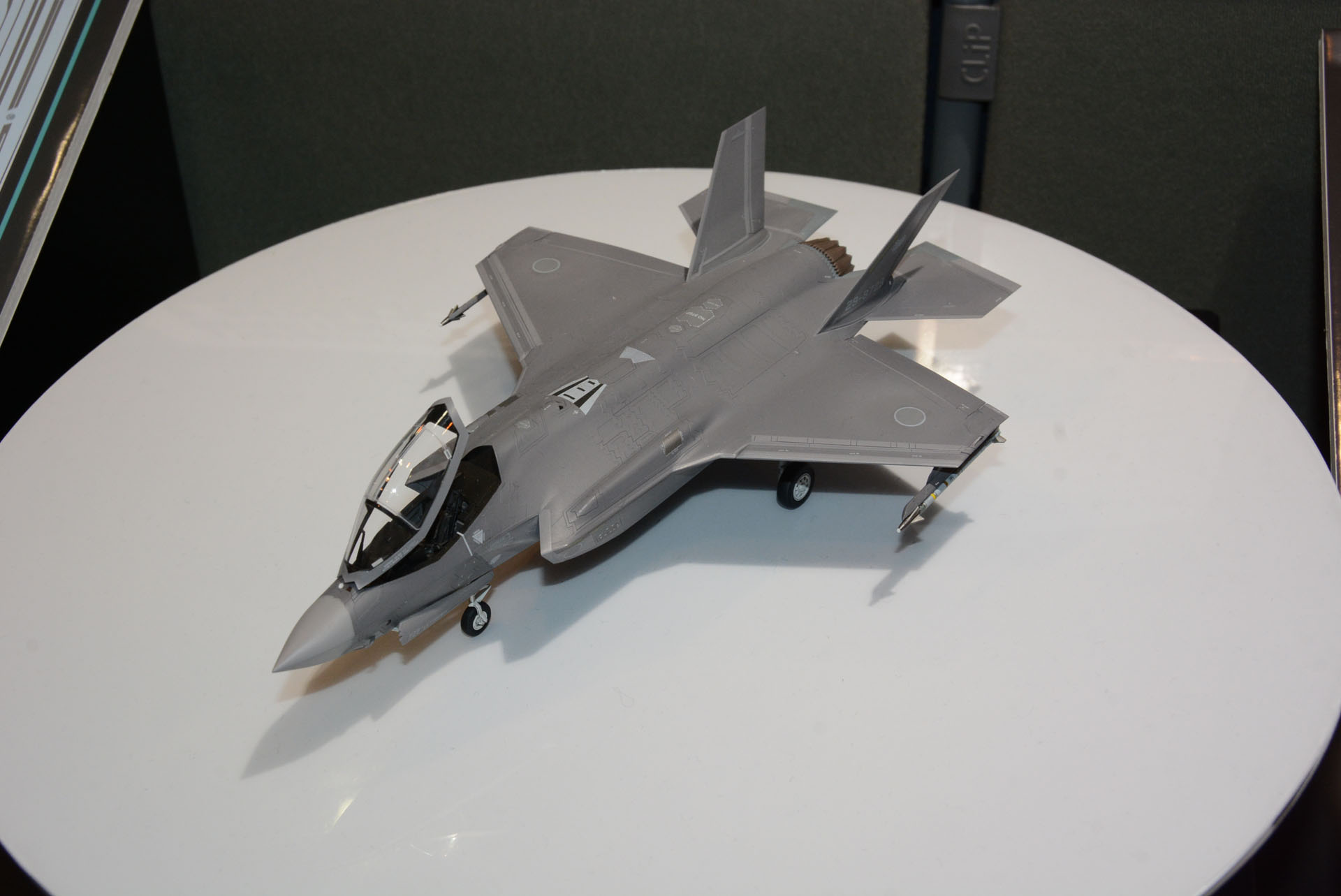 1/48同様、1/72もF-35Aの模型の決定版となりそうだ
