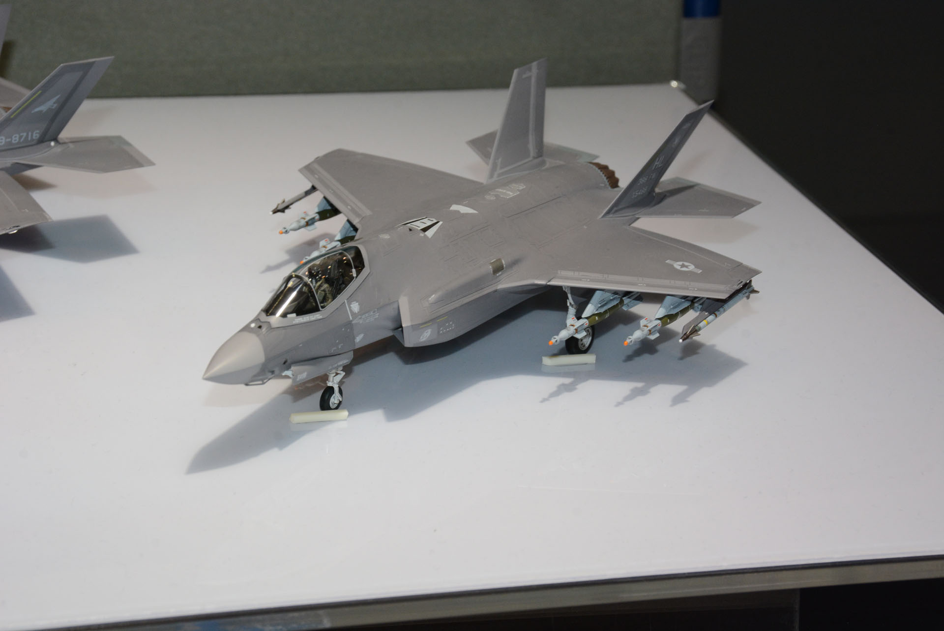 1/48同様、1/72もF-35Aの模型の決定版となりそうだ