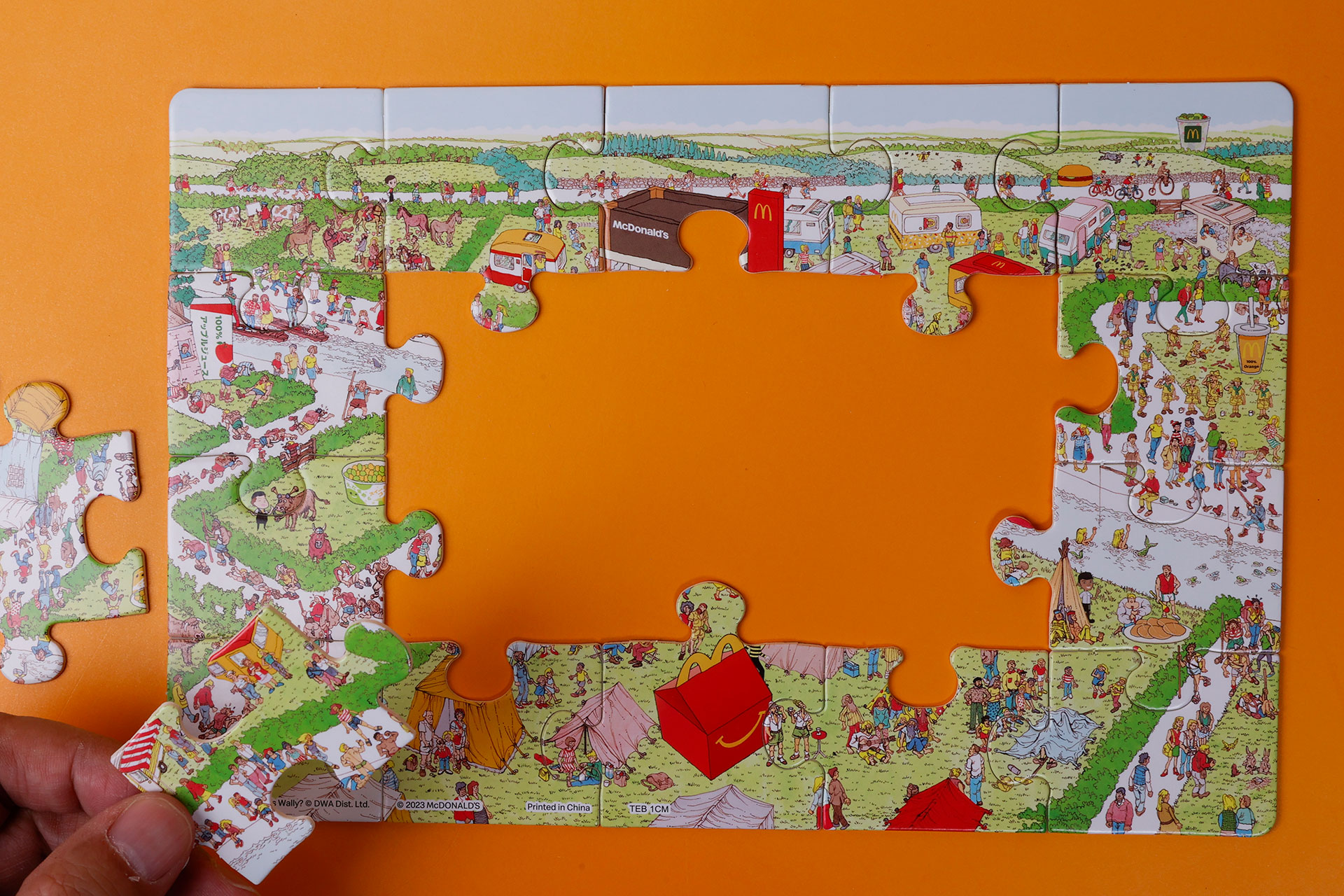 パズルを作っていくときは、外側のピースを探してから組み合わせていくと速く完成させることができる