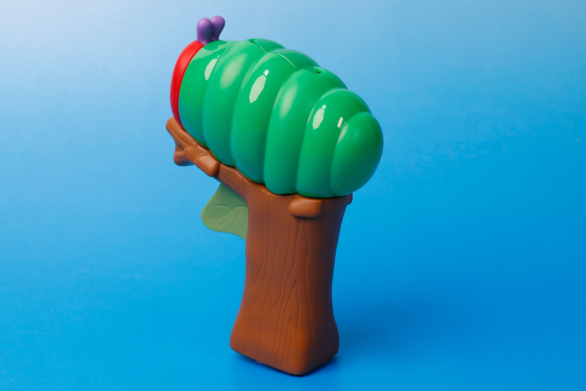 木のシワや葉っぱなど、かなり細かく造形されている