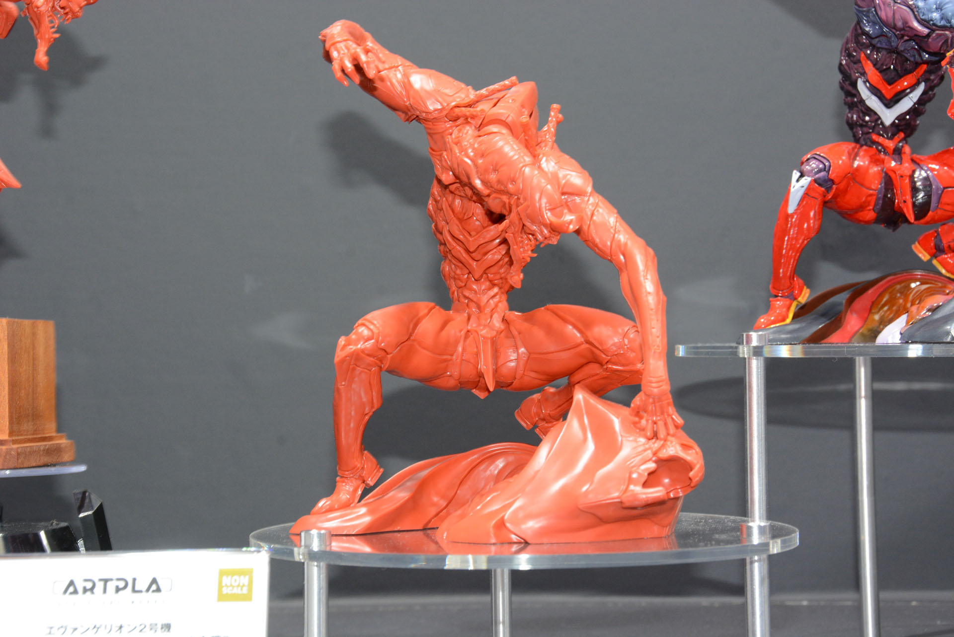 「ARTPLA エヴァンゲリオン2号機　獣化第2形態　ザ・ビースト ”ジオフロント血戦”」。あえて彩色せず、その造形を楽しむのもありだという