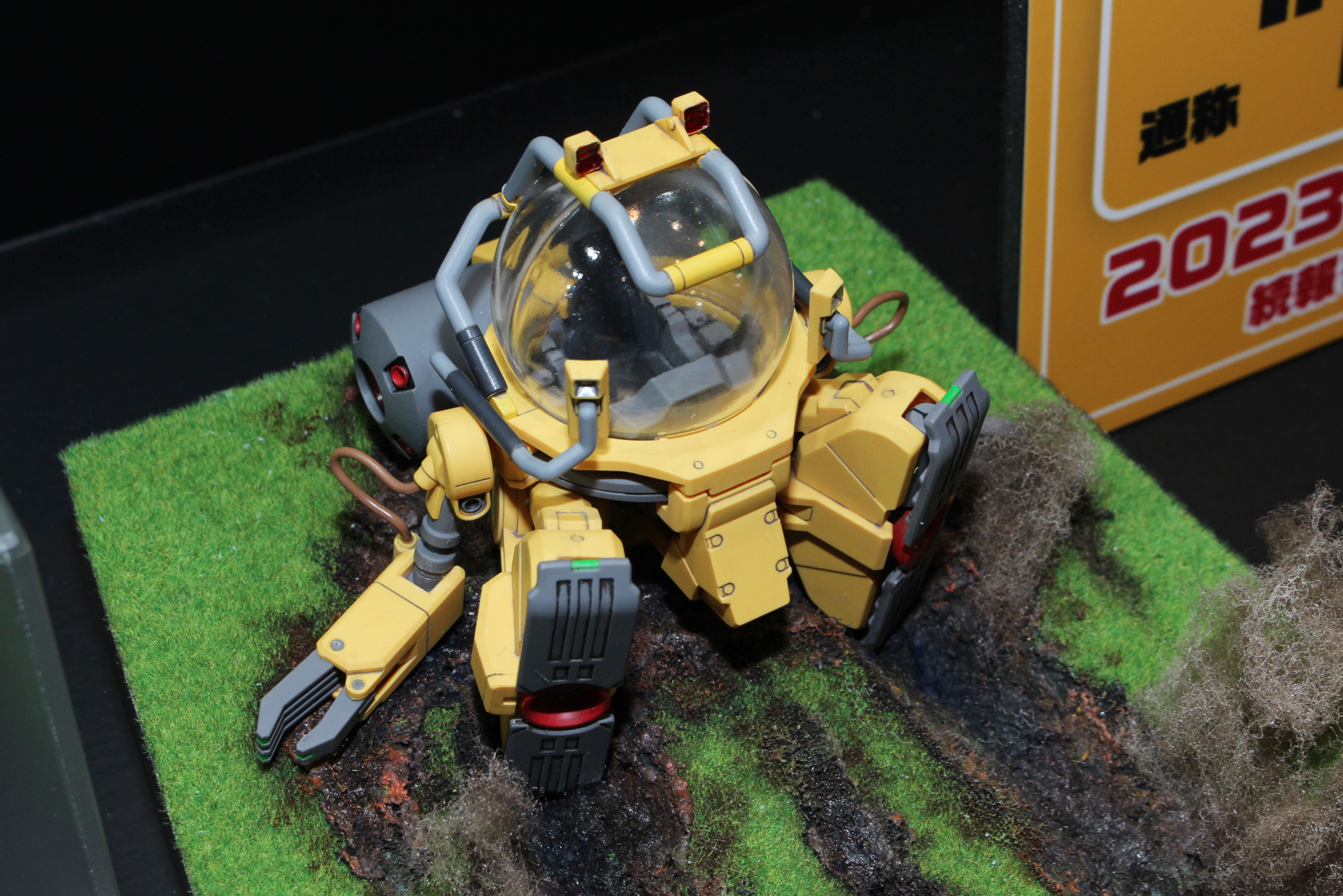 オードリーを救出しコロニー内に不時着したシーンのジオラマも展示されていた。展開されたエアバッグを自作してみるのも面白そうだ