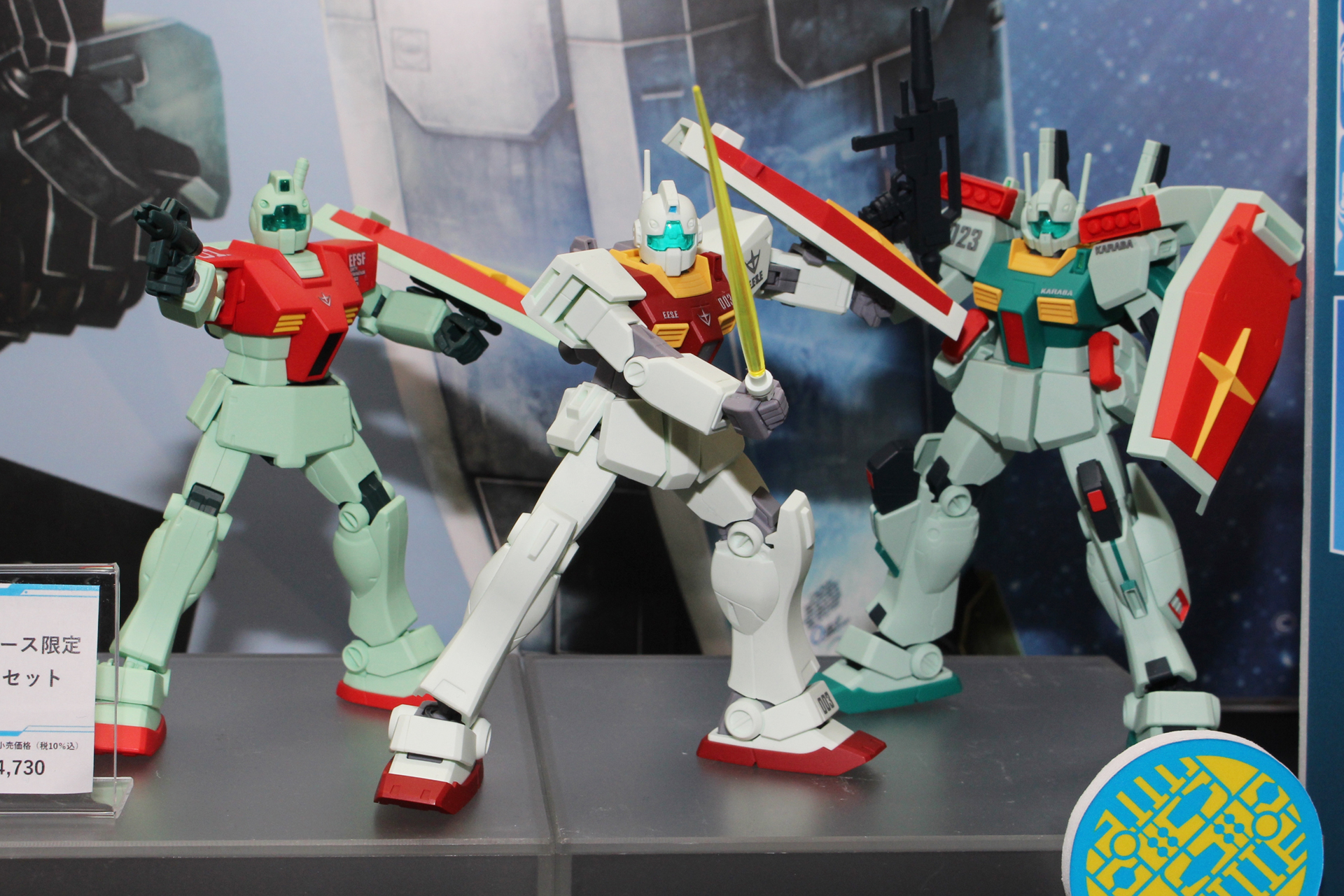 その他のガンダムベース限定アイテムも展示された。こちらは6月発売予定の「HG 1/144 ガンダムベース限定 ジム/ジムII ジムIII セット」。価格は4,730円（税込）。ジムシリーズの3体セットに専用の水転写式デカールが付属