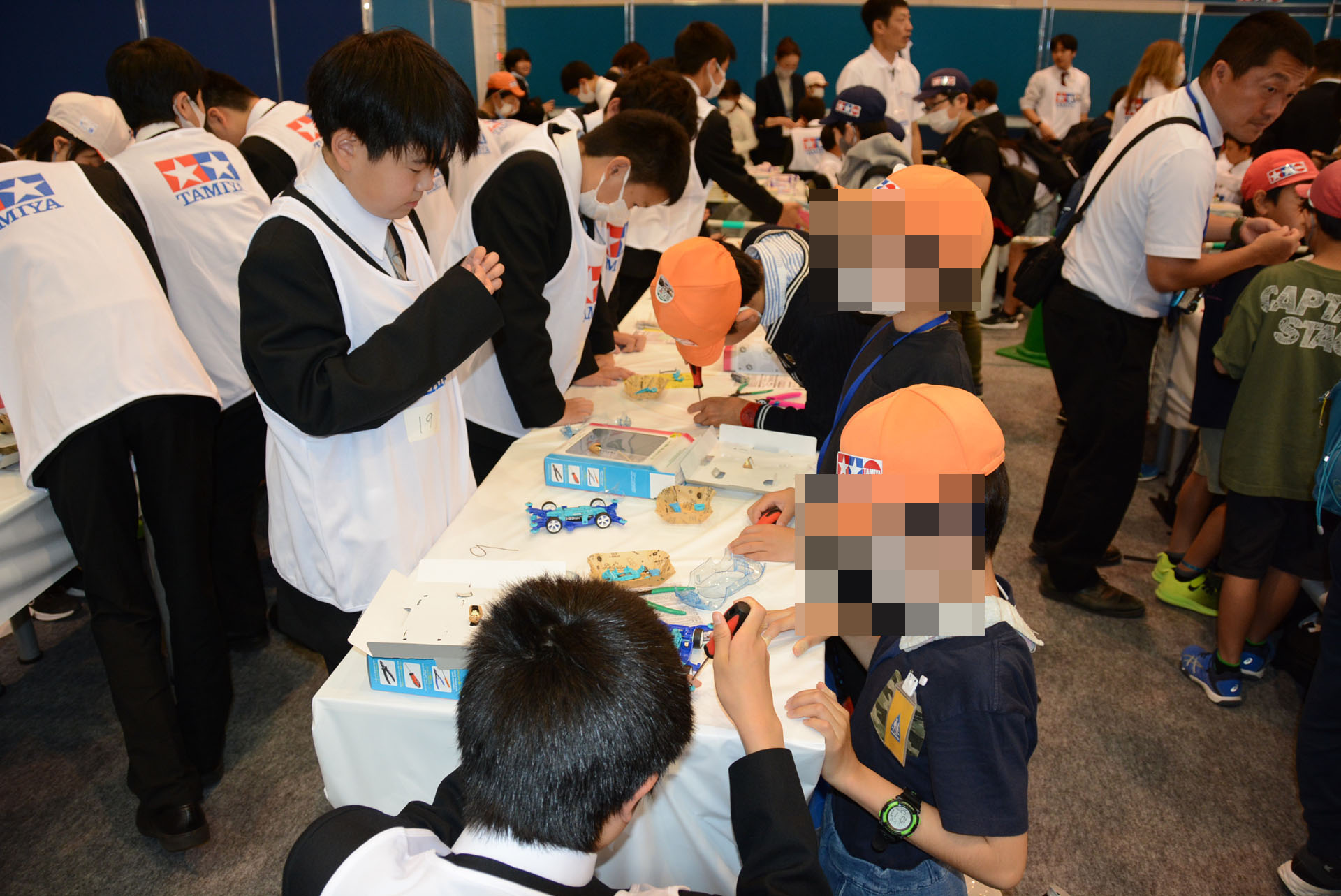 タミヤのワークショップではミニ四駆の製作とコース試走ができる