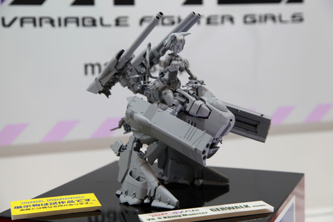 ほぼ完全変形 差し替えが頭部のみの恐るべき モンスター アオシマ VB-6 ケーニッヒモンスター 静岡ホビーショー - HOBBY Watch