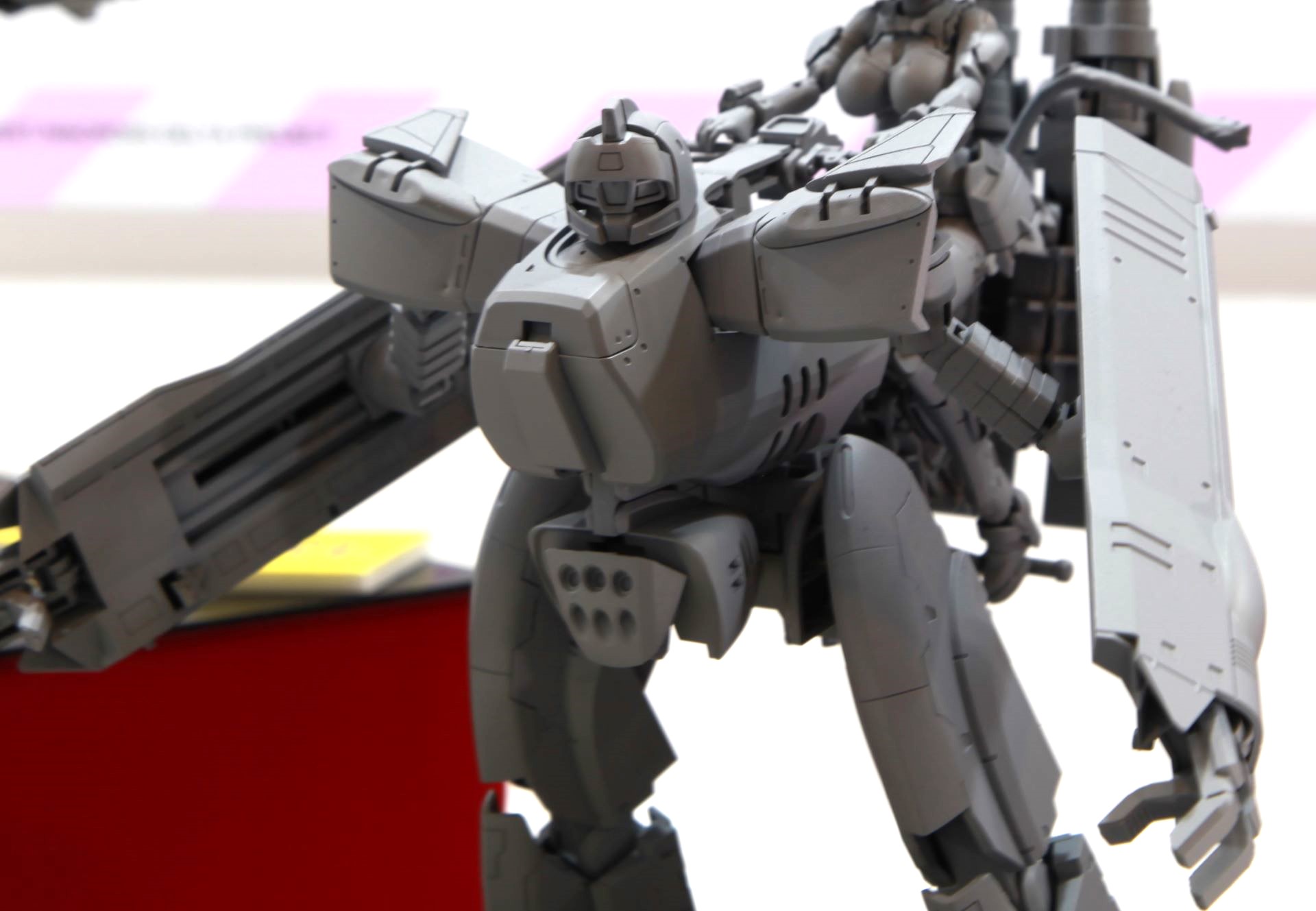 唯一の差し替えポイントが、デストロイドの頭部。腕などを格納する関係上、そこだけ組み換え式に