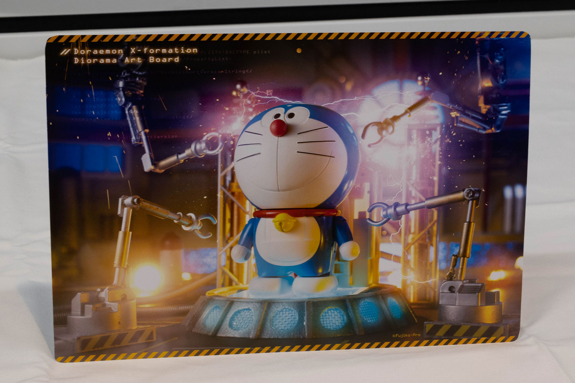 こちらは「撮り下ろしジオラマアートボード」だ。裏側は「パッケージイラストアートボード」になっている