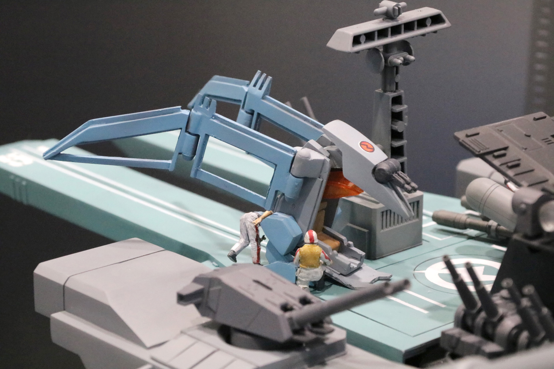 胸のハッチに小型ゾイドを格納