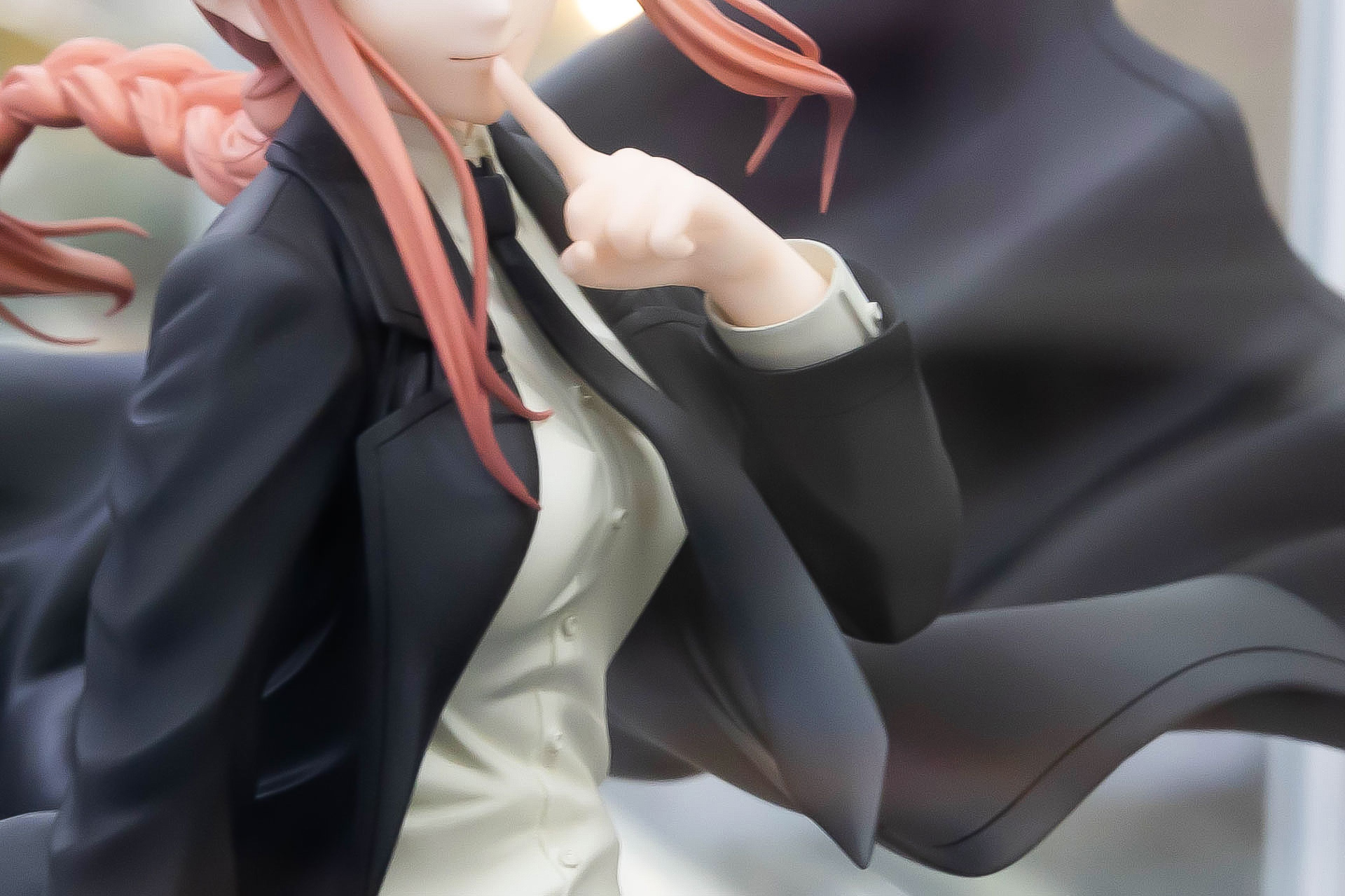 服のシワや、ボタン、襟の曲がり具合など、かなり細かく作り込まれているのがわかる