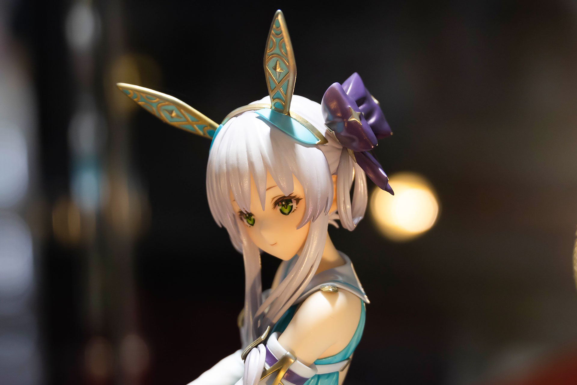 この角度からはやや物憂げの感じの表情に見える