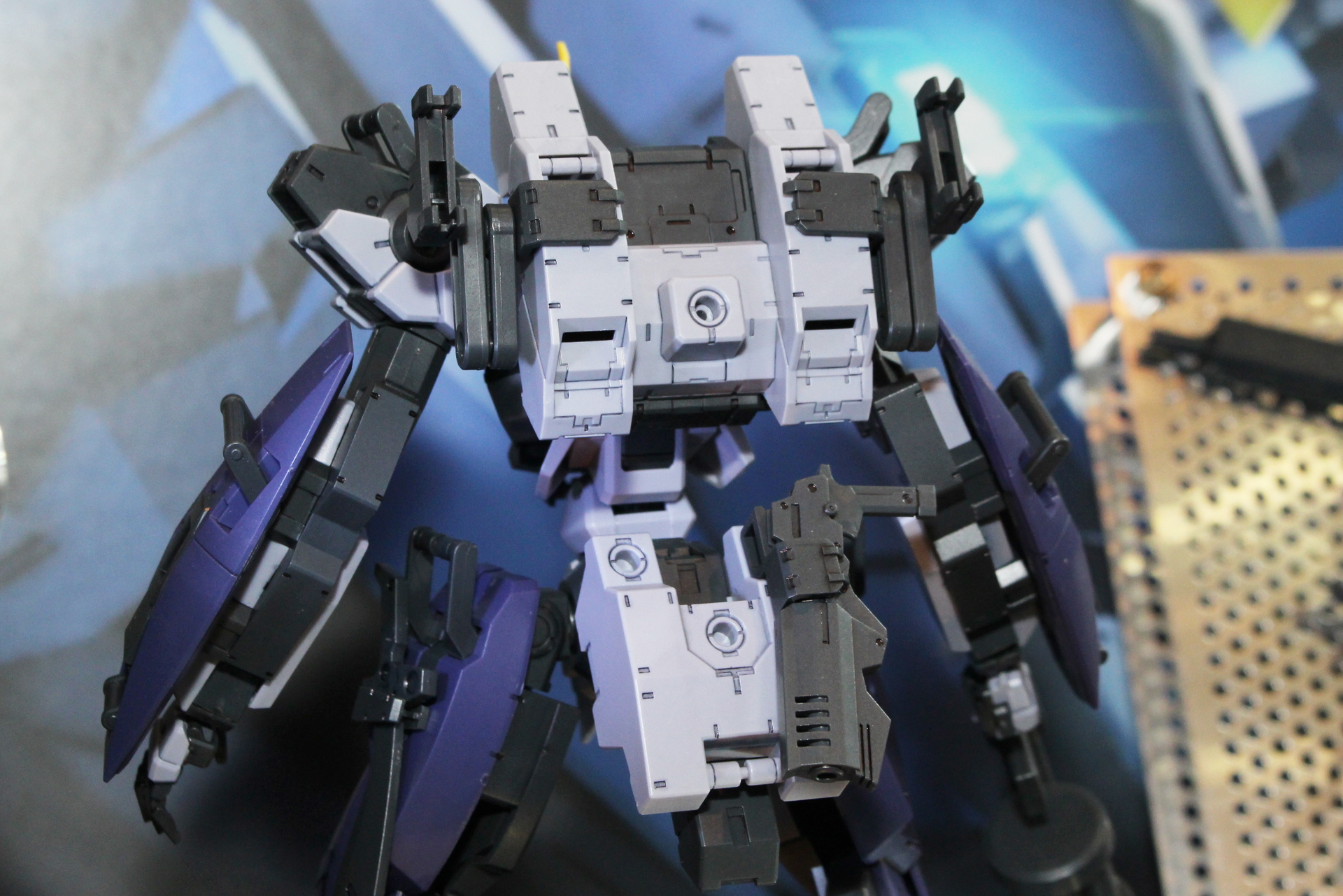 ウェポンラックとリアスカートラックにも武装を装着可能