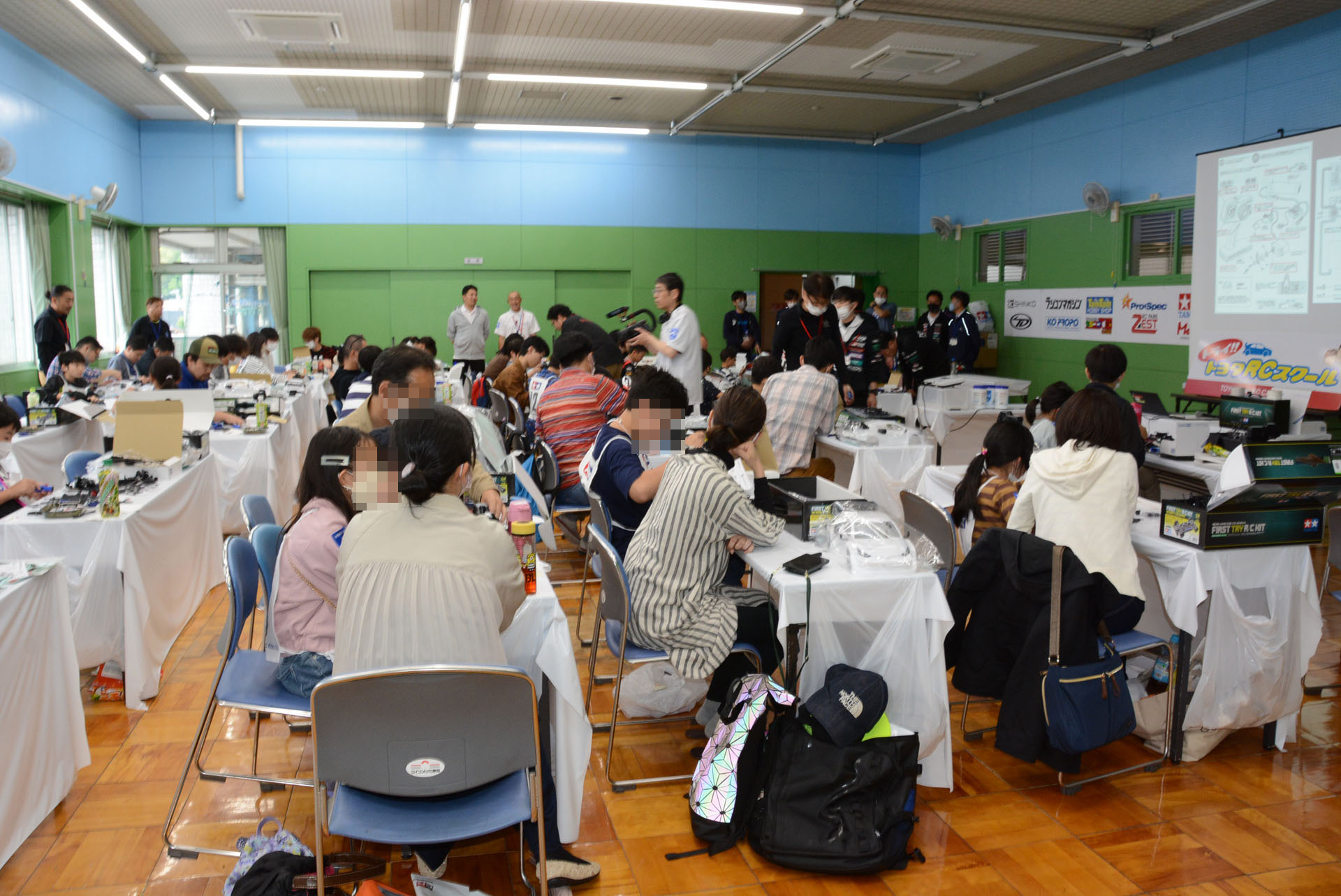 家族や友達と参加できる。トヨタが主催という所に特徴がある