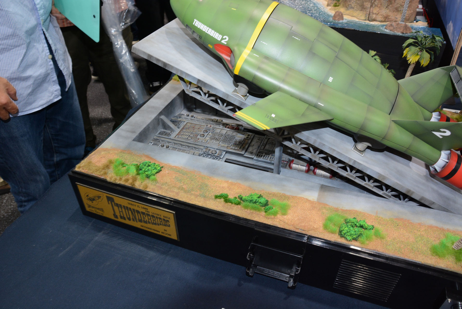 こちらもSOL氏の「サンダーバード2号」。出撃カタパルトが可動する。原型はタカラトミーから発売された「サンダーバード 1/144フルアクションサンダーバード2号」だが、現在の価値観でディテールアップされたラインはすべて潰し、当時の質感、ディテールを再現している