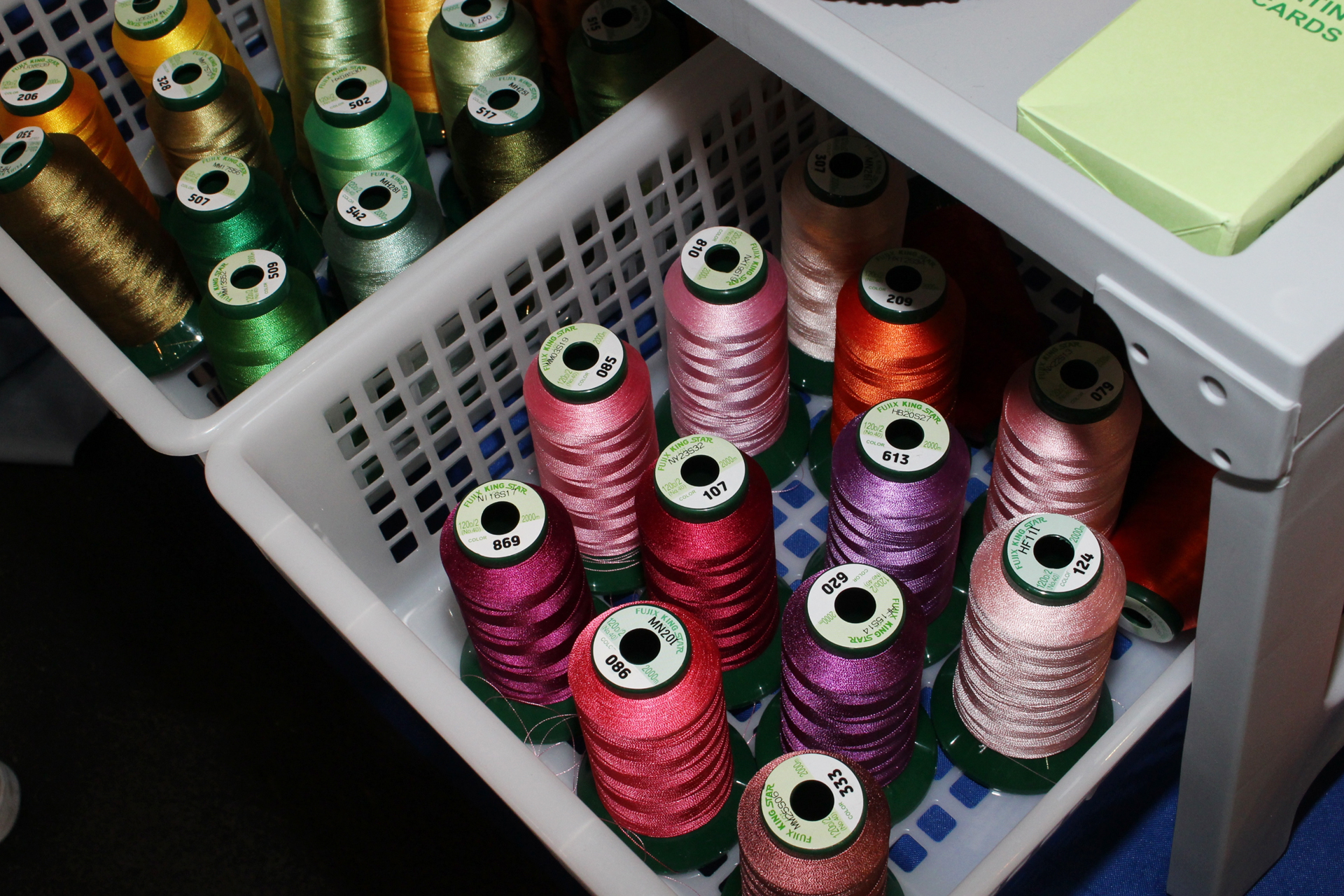 マシン用の刺しゅう糸を使用する。最大6色対応の下位機もあるそうだ