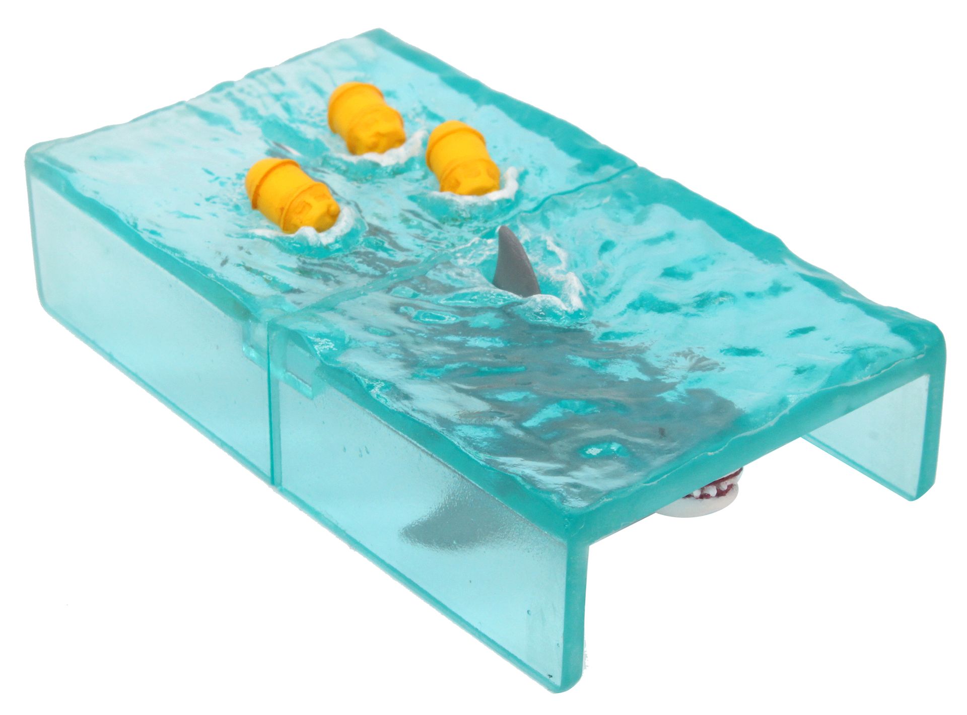 ベースに鮫をセットし、海面下の鮫の姿を表現している