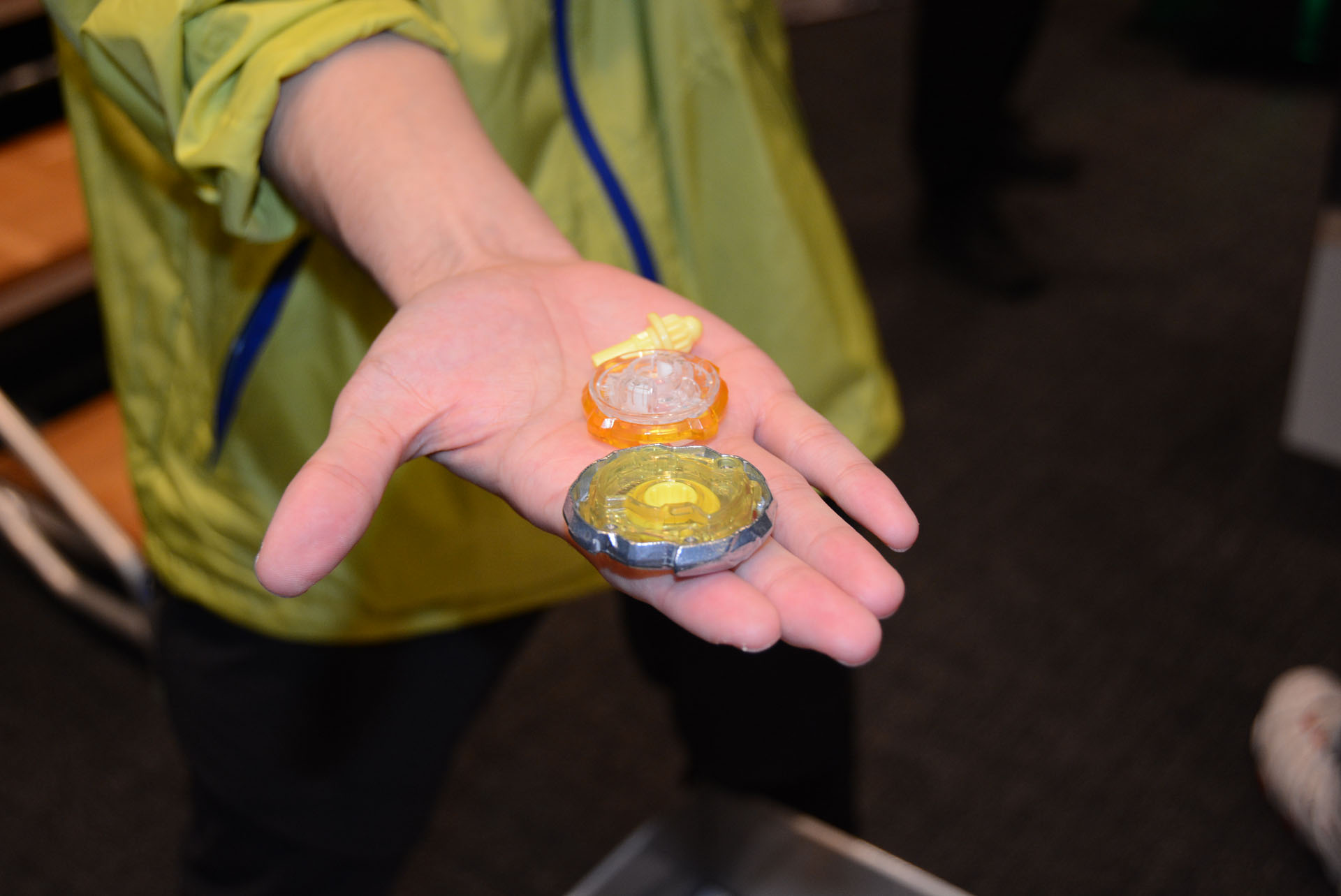 バーストすると3つのパーツに分離