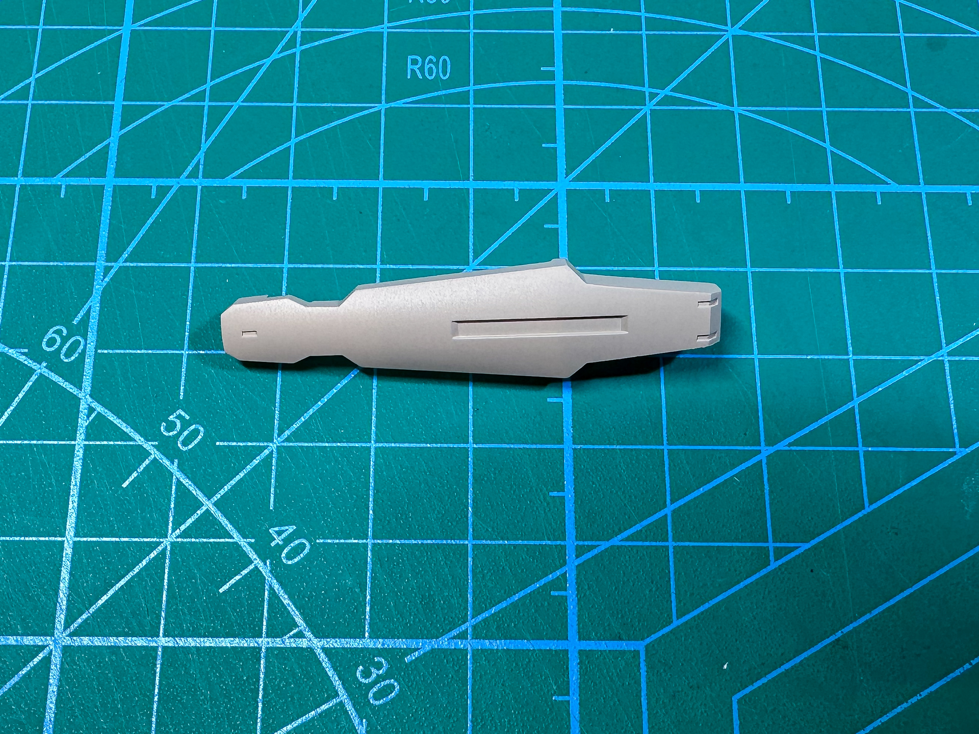 黄土色を塗装したフェーズドアレイキャノンパーツ。元のホワイトよりも落ち着いたカラーに仕上がっています。