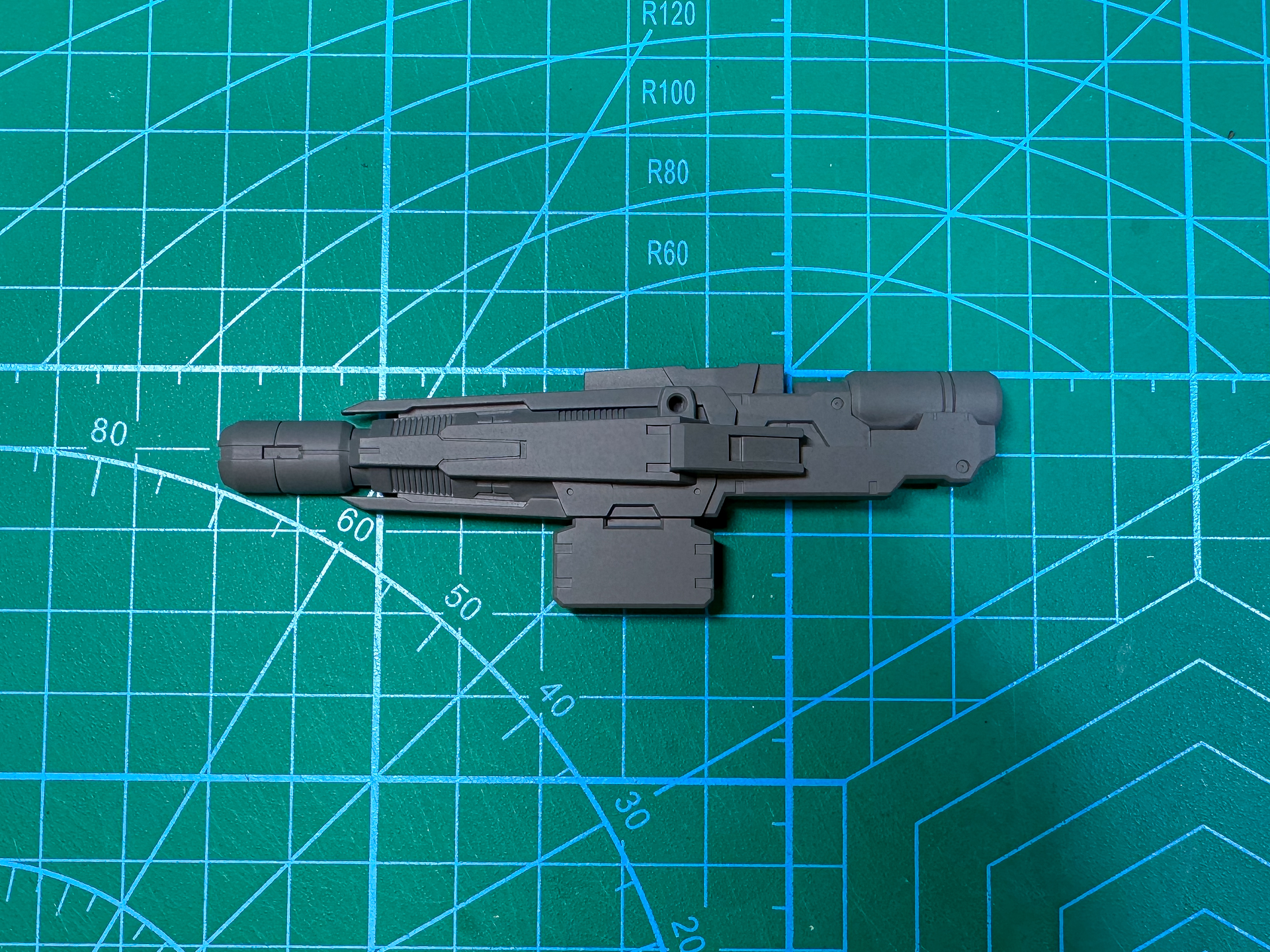 軍艦色（2）を塗装したビームディフューズガン。少し青みのあるグレーに仕上がりました。