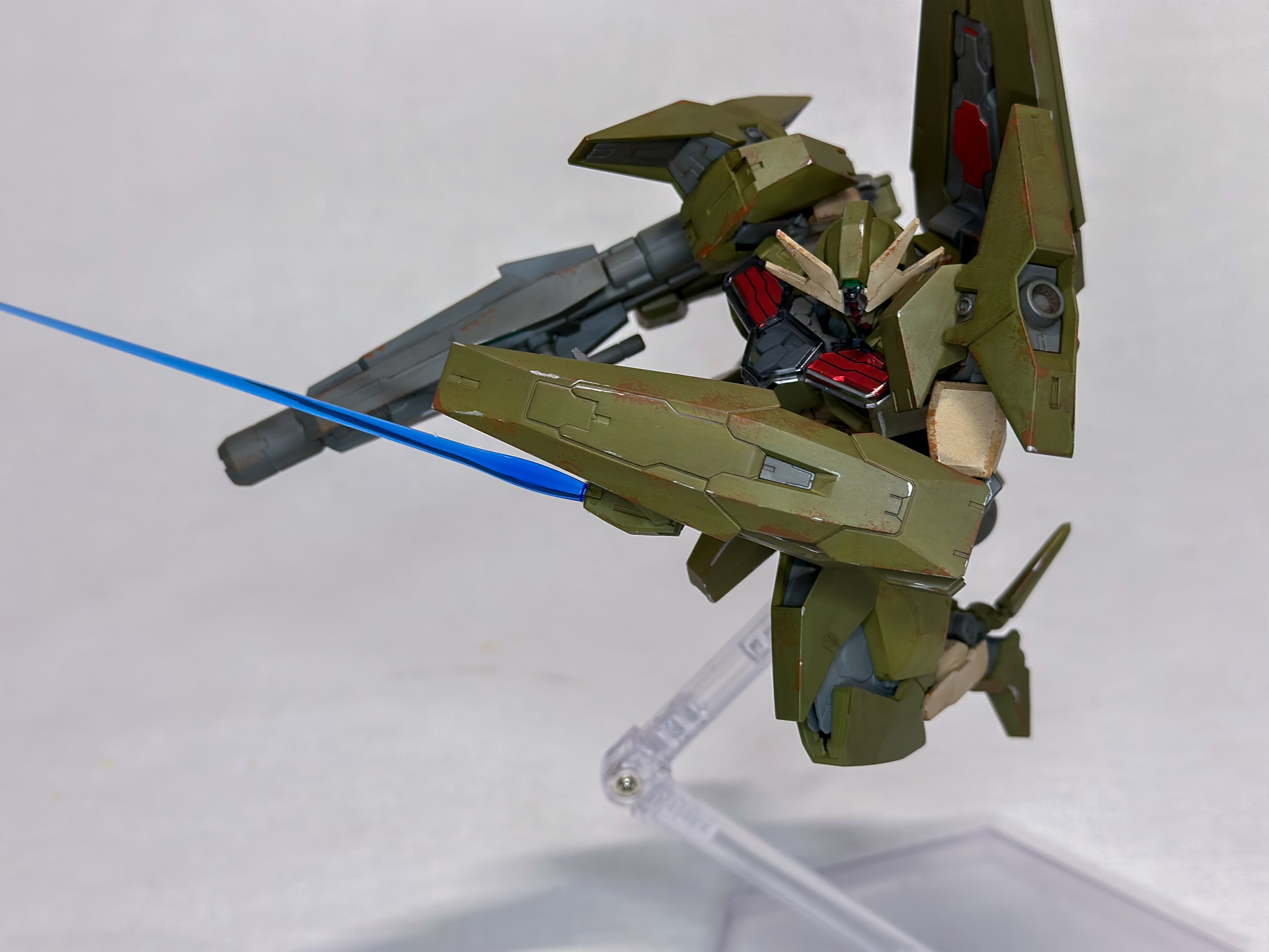 シールドはウェザリングも強めにしています。