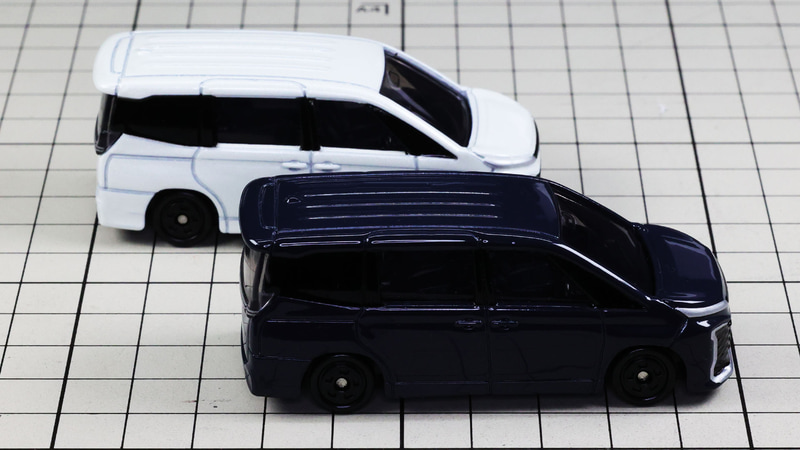 リア：大きく開くゲートをモールドで再現（※開閉しません）