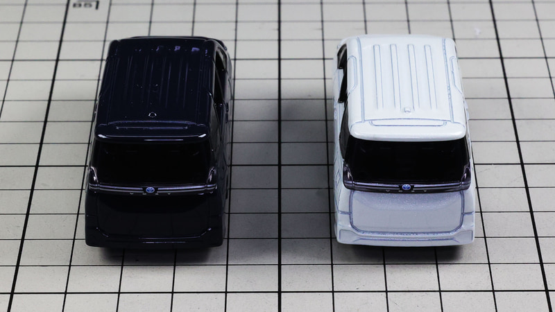 リア：大きく開くゲートをモールドで再現（※開閉しません）