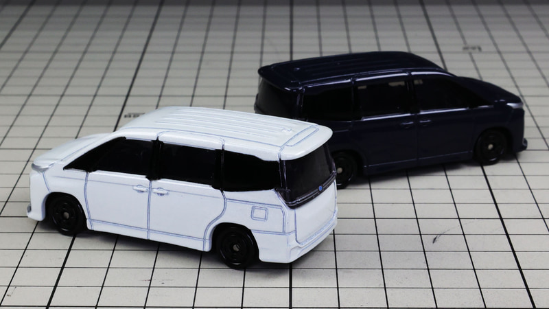 フロントのトヨタロゴは青い縁取り付き