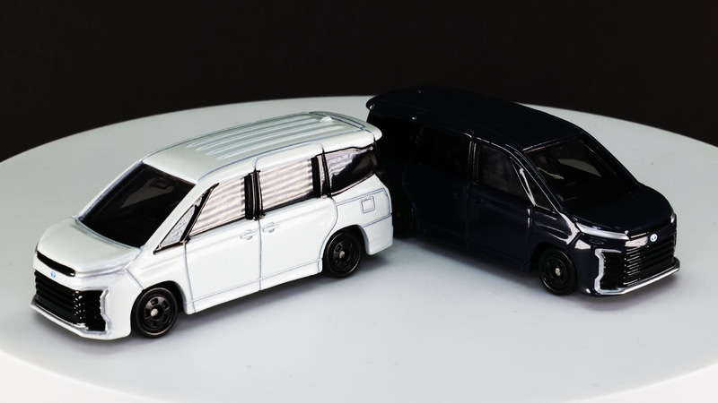 お友達家族も色違いの同じクルマ。ならべるとお尻がかわいい