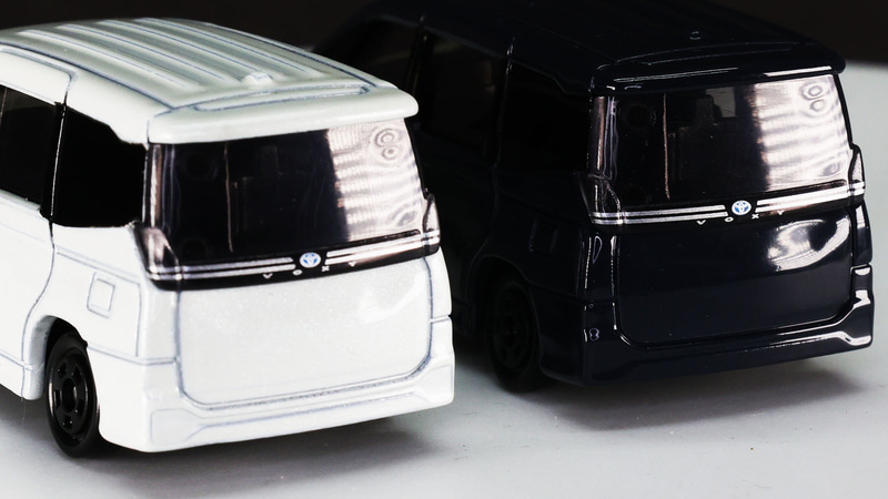 お友達家族も色違いの同じクルマ。ならべるとお尻がかわいい