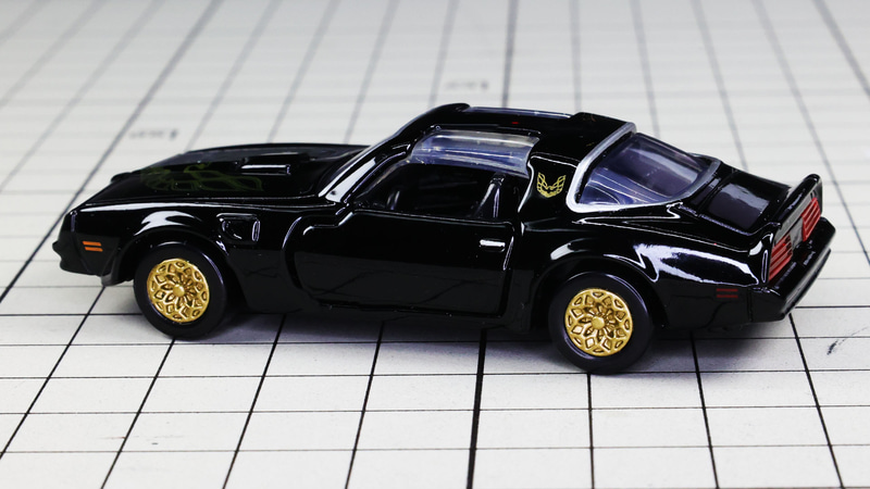 リアクオーターにもファイヤーバードのロゴをプリント！