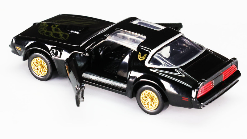 “スノーフレーク”ホイールはなんとか利用できたがタイヤはデッドストックを用意できた