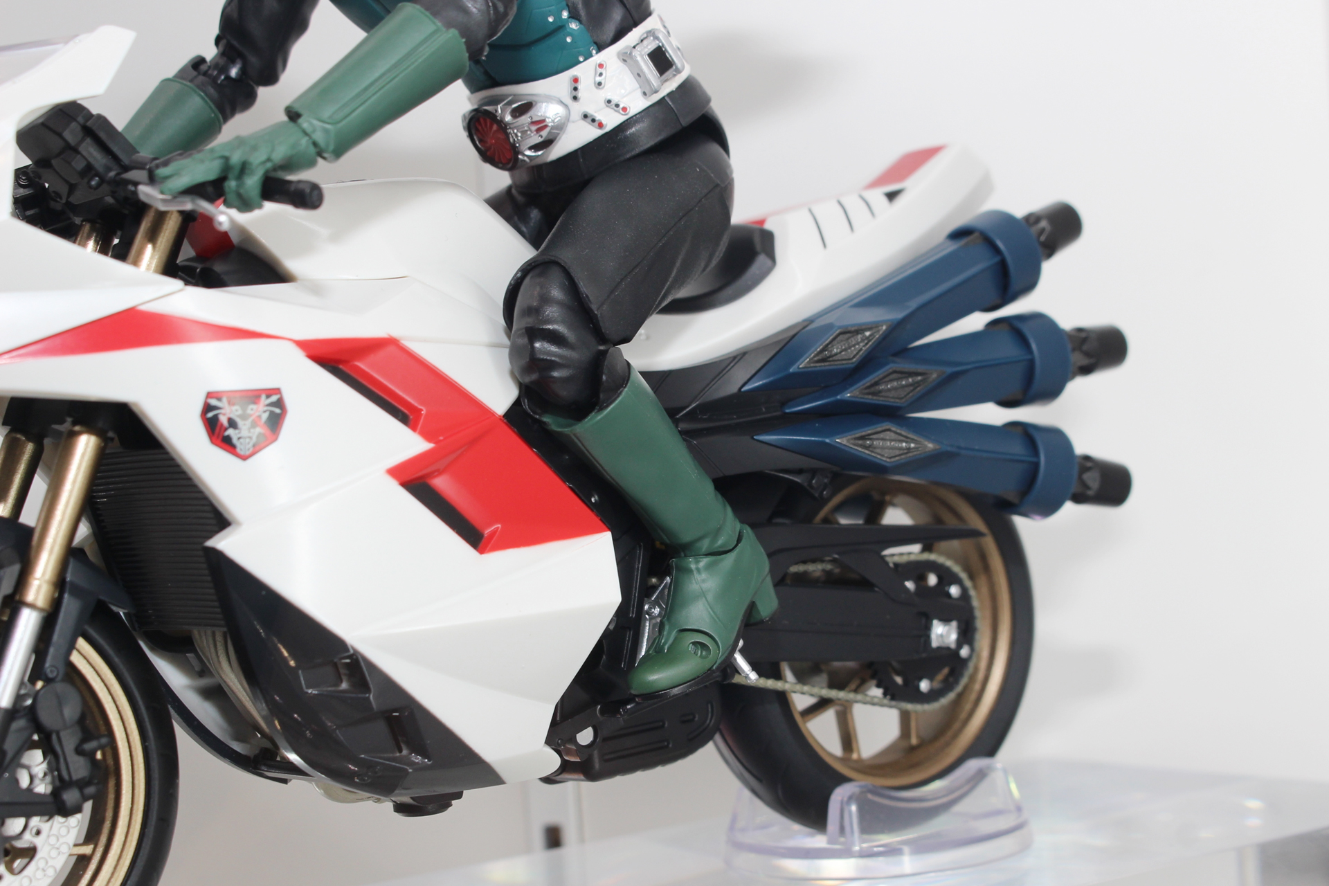 バイクとしての意匠も細部まで造形や塗装で表現されている