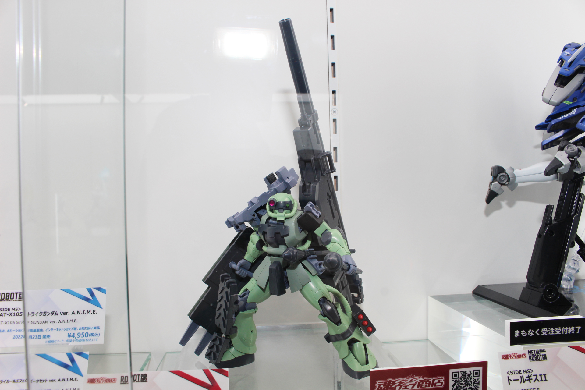 「ROBOT魂 ＜SIDE MS＞ MS-06F ザクII (砲手用) ver. A.N.I.M.E.」。10月発売予定。価格は9,350円（税込）。プレミアムバンダイ販売商品