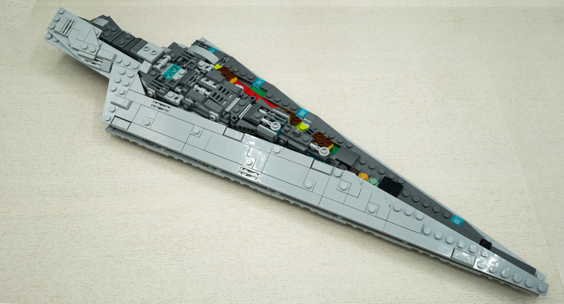 右と左を付ければ完成。片側だけ付けていると、カットモデルに見えて楽しい。そういうアレンジもありかも！