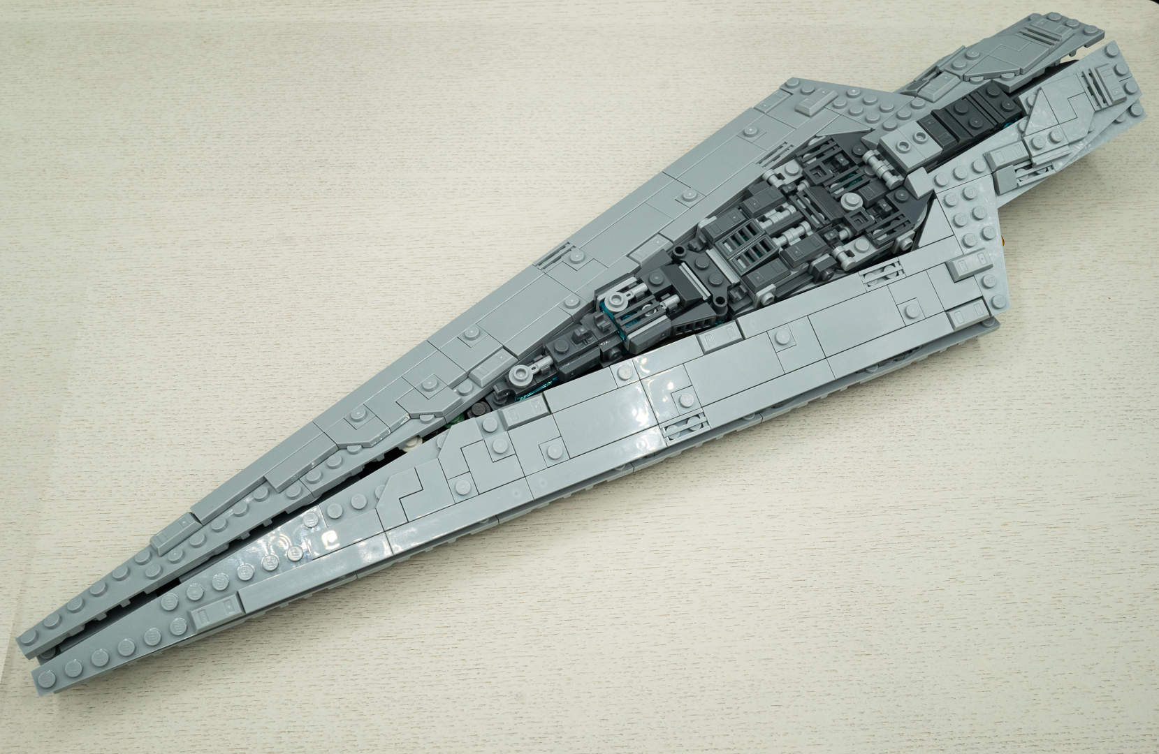 右と左を付ければ完成。片側だけ付けていると、カットモデルに見えて楽しい。そういうアレンジもありかも！