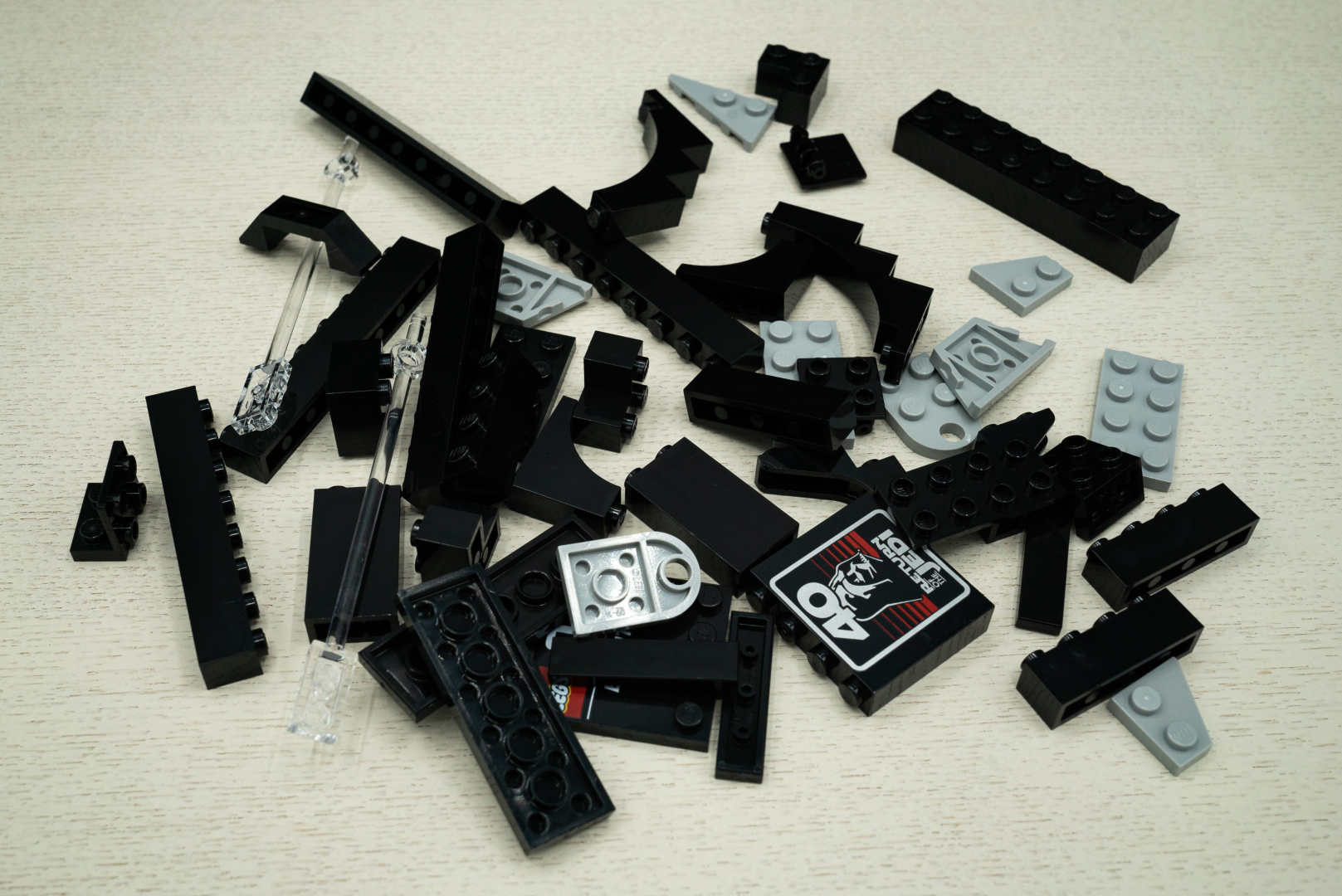 袋6の内容は、台座やスター・デストロイヤー、そして推進部分の最終仕上げを行うパーツが入っている