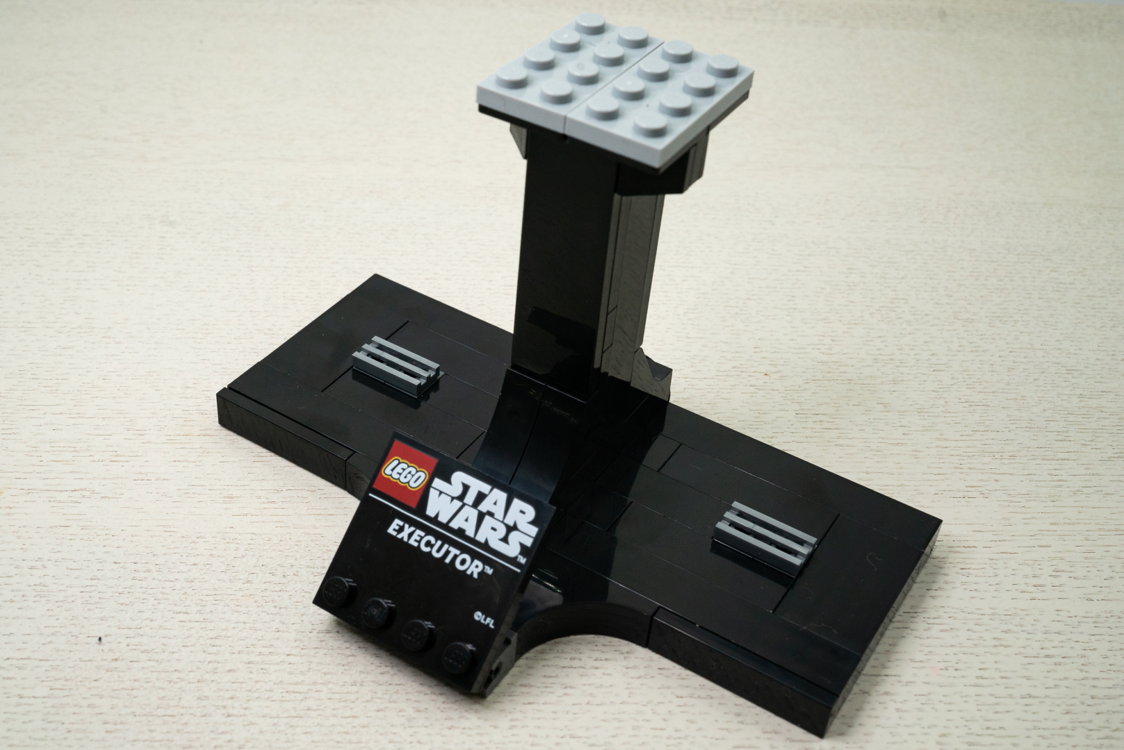 なかなかしっかりした台座。黒ベースなので宇宙空間にいるような感じに見えるのもグッド！