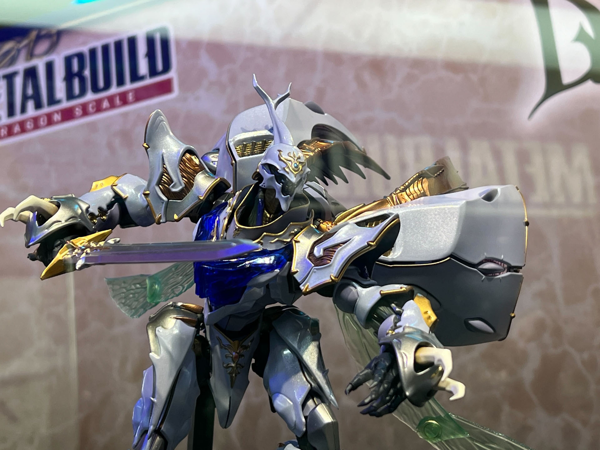 パーツ分割、デザインラインなど非常にアレンジの強いデザイン