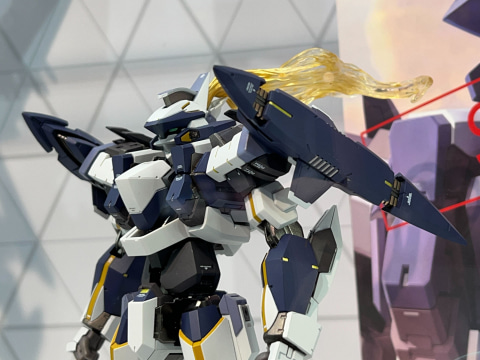 受注中の「METAL BUILD レーバテイン」と「緊急展開ブースター」を展示