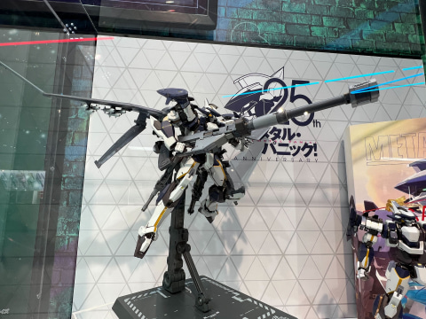 受注中の「METAL BUILD レーバテイン」と「緊急展開ブースター」を展示